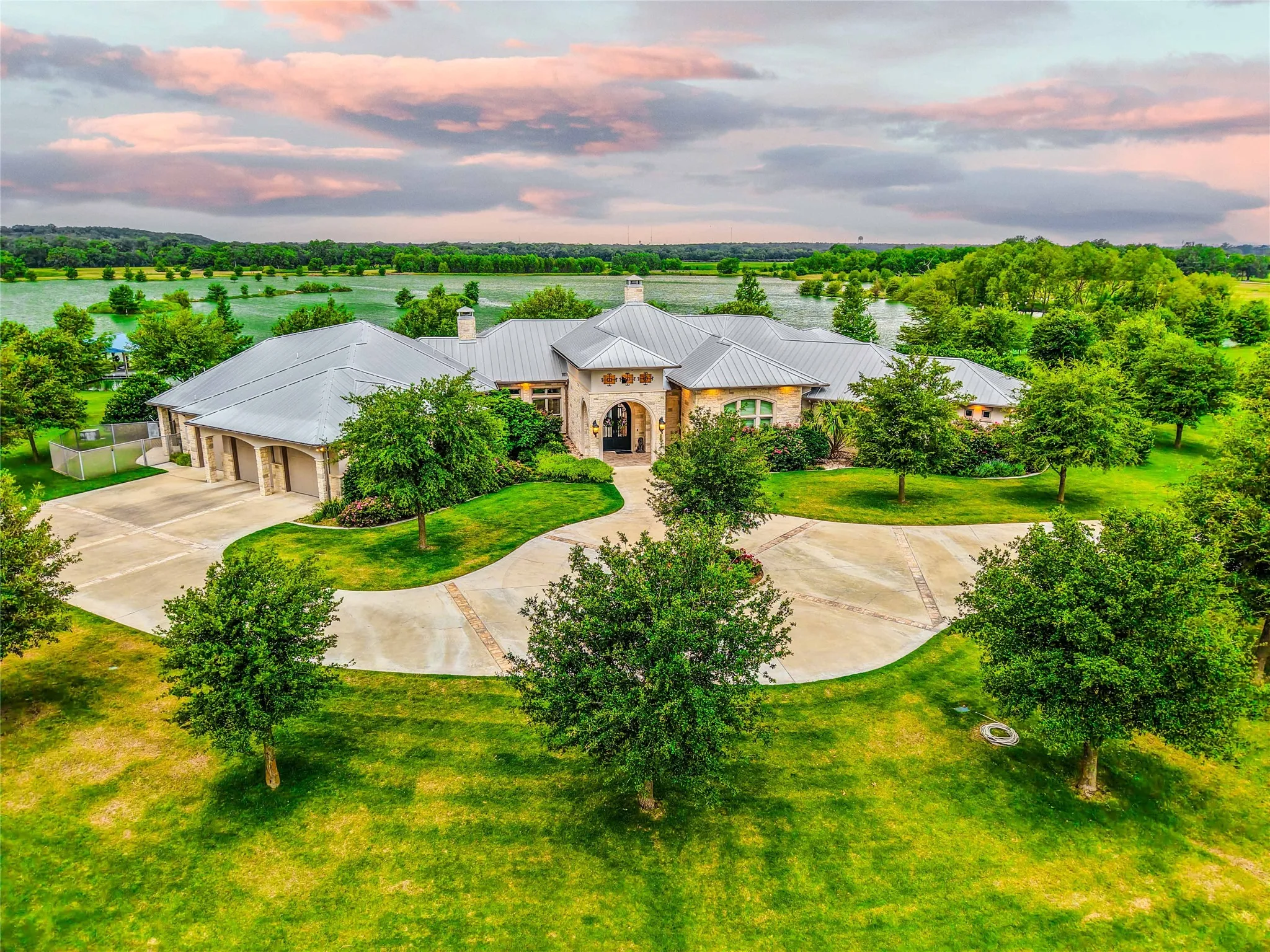 Single Family Residence For Sale in Bell County , 8591 Witter Lane, Temple, Texas 76502, 3 Bedroom, 5 Bathroom, 3 Garage spaces, 7,082 Sqft, built in 2020, mls#21322284, Real Estate Agent in Temple, Homes For Sale in Bell county, Homes For Sale in Temple, Realtor in Temple Texas, Real Estate Brokerage Independent Realty Texas, Luminita Cordes Realtor