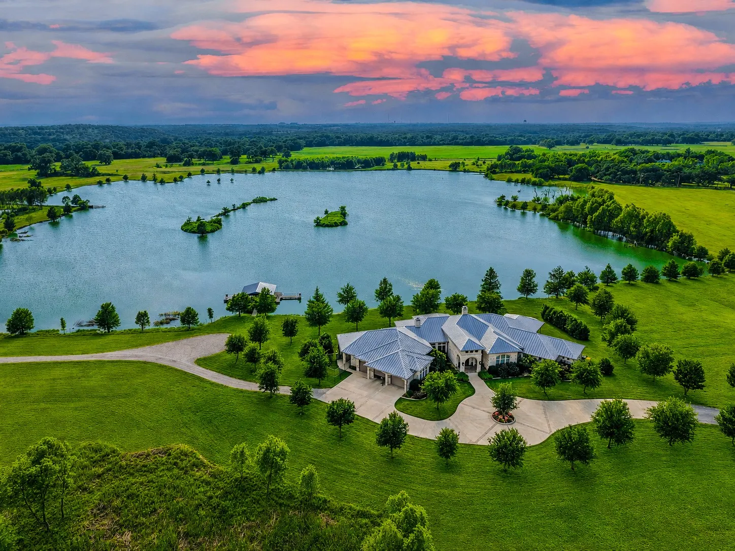 Single Family Residence For Sale in Bell County , 8591 Witter Lane, Temple, Texas 76502, 3 Bedroom, 5 Bathroom, 3 Garage spaces, 7,082 Sqft, built in 2020, mls#21322284, Real Estate Agent in Temple, Homes For Sale in Bell county, Homes For Sale in Temple, Realtor in Temple Texas, Real Estate Brokerage Independent Realty Texas, Luminita Cordes Realtor