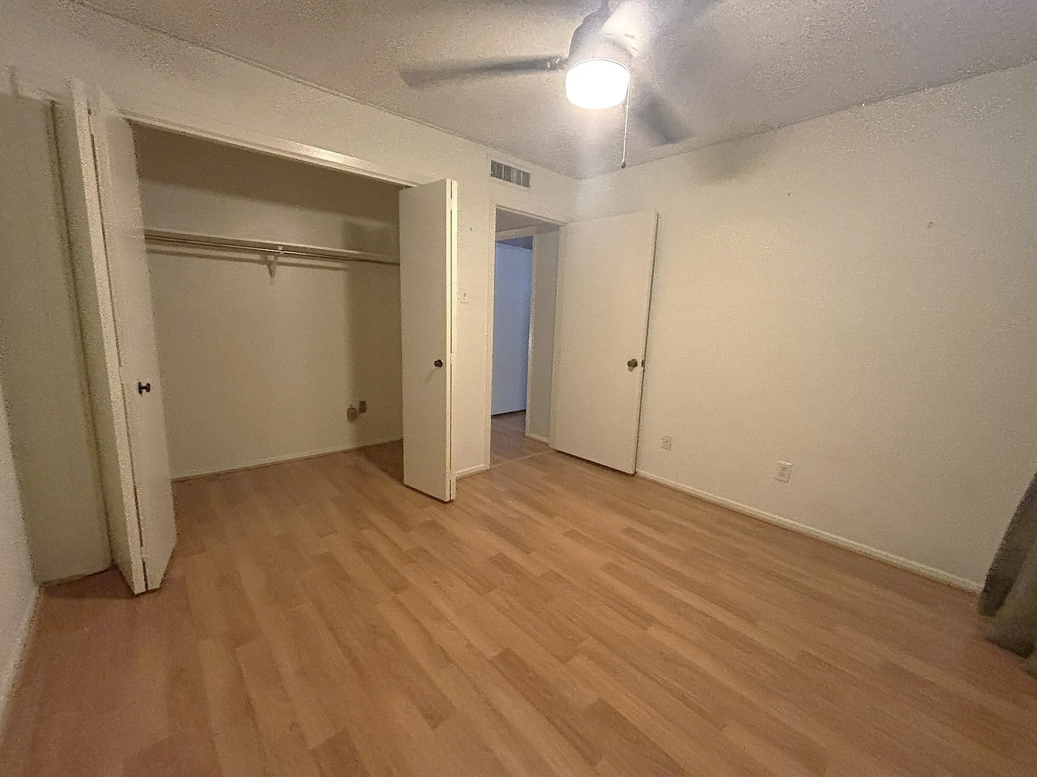 Townhouse For Sale in Dallas County , 2969 Country Place Circle, Carrollton, Texas 75006, 3 Bedroom, 3 Bathroom, 2 Garage spaces, 2,035 Sqft, built in 1972, mls#21318688, Real Estate Agent in Carrollton, Homes For Sale in Dallas county, Homes For Sale in Carrollton, Realtor in Carrollton Texas, Real Estate Brokerage Independent Realty Texas, Luminita Cordes Realtor