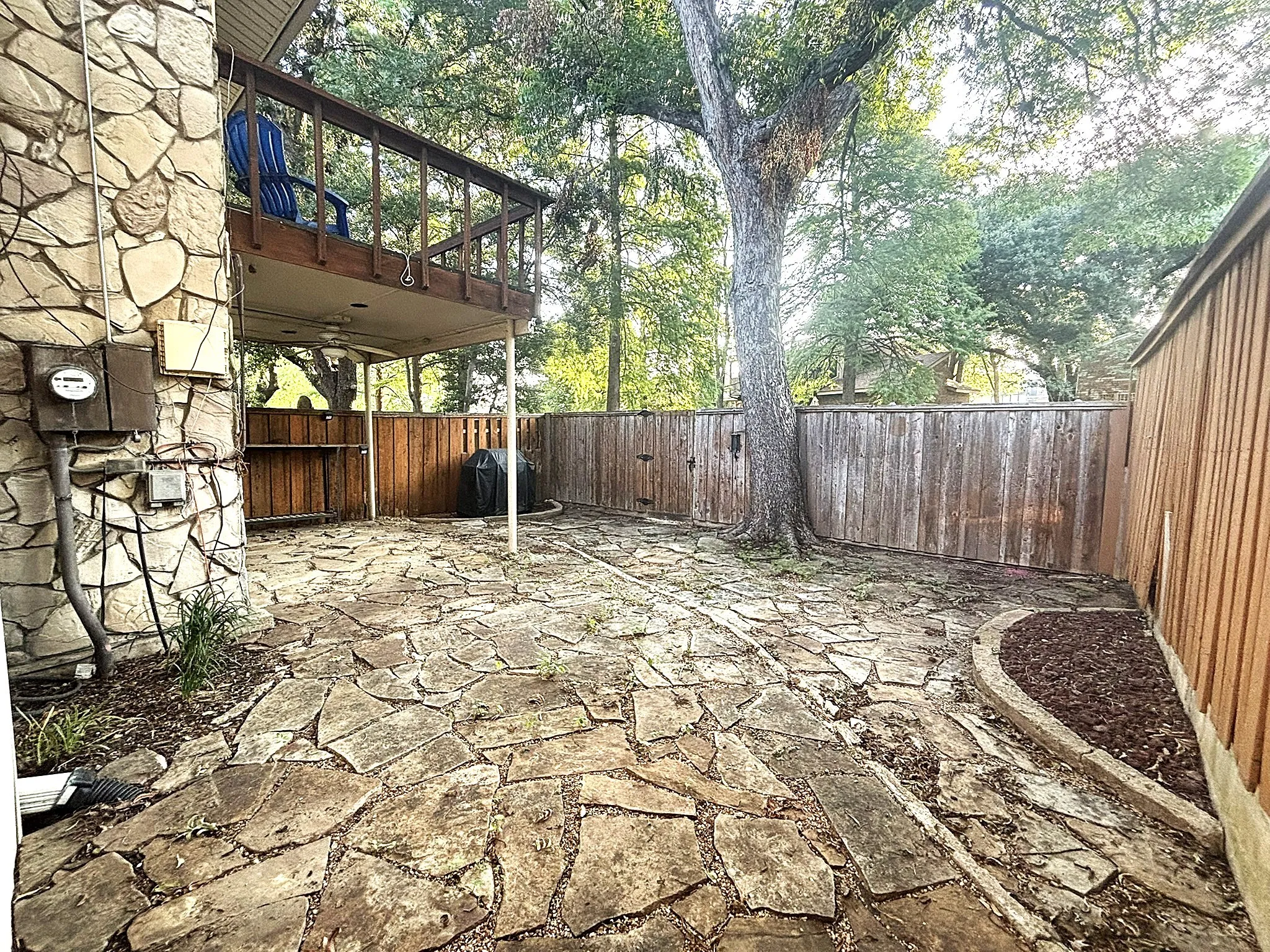 Townhouse For Sale in Dallas County , 2969 Country Place Circle, Carrollton, Texas 75006, 3 Bedroom, 3 Bathroom, 2 Garage spaces, 2,035 Sqft, built in 1972, mls#21318688, Real Estate Agent in Carrollton, Homes For Sale in Dallas county, Homes For Sale in Carrollton, Realtor in Carrollton Texas, Real Estate Brokerage Independent Realty Texas, Luminita Cordes Realtor