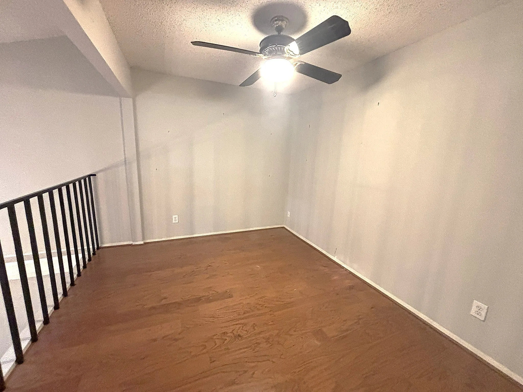 Townhouse For Sale in Dallas County , 2969 Country Place Circle, Carrollton, Texas 75006, 3 Bedroom, 3 Bathroom, 2 Garage spaces, 2,035 Sqft, built in 1972, mls#21318688, Real Estate Agent in Carrollton, Homes For Sale in Dallas county, Homes For Sale in Carrollton, Realtor in Carrollton Texas, Real Estate Brokerage Independent Realty Texas, Luminita Cordes Realtor