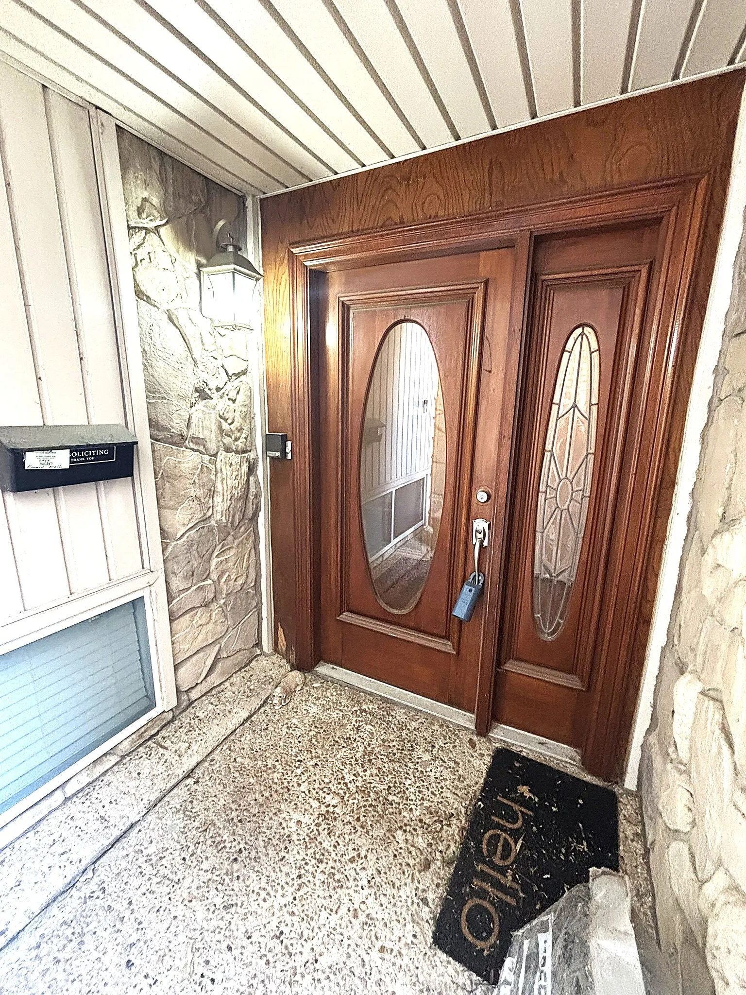 Townhouse For Sale in Dallas County , 2969 Country Place Circle, Carrollton, Texas 75006, 3 Bedroom, 3 Bathroom, 2 Garage spaces, 2,035 Sqft, built in 1972, mls#21318688, Real Estate Agent in Carrollton, Homes For Sale in Dallas county, Homes For Sale in Carrollton, Realtor in Carrollton Texas, Real Estate Brokerage Independent Realty Texas, Luminita Cordes Realtor