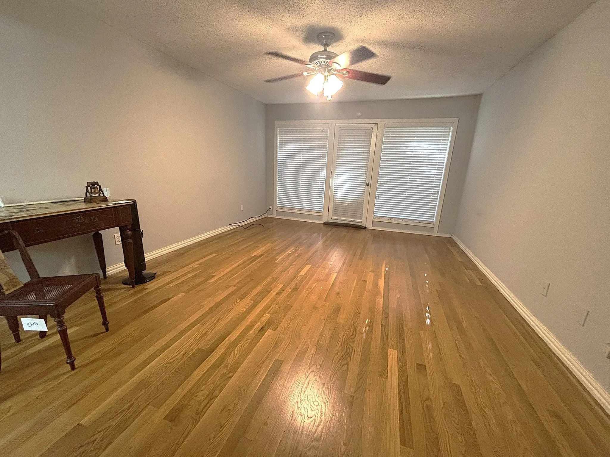 Townhouse For Sale in Dallas County , 2969 Country Place Circle, Carrollton, Texas 75006, 3 Bedroom, 3 Bathroom, 2 Garage spaces, 2,035 Sqft, built in 1972, mls#21318688, Real Estate Agent in Carrollton, Homes For Sale in Dallas county, Homes For Sale in Carrollton, Realtor in Carrollton Texas, Real Estate Brokerage Independent Realty Texas, Luminita Cordes Realtor