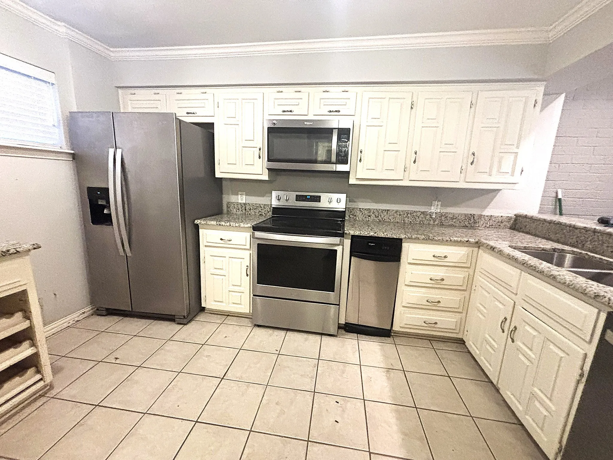 Townhouse For Sale in Dallas County , 2969 Country Place Circle, Carrollton, Texas 75006, 3 Bedroom, 3 Bathroom, 2 Garage spaces, 2,035 Sqft, built in 1972, mls#21318688, Real Estate Agent in Carrollton, Homes For Sale in Dallas county, Homes For Sale in Carrollton, Realtor in Carrollton Texas, Real Estate Brokerage Independent Realty Texas, Luminita Cordes Realtor