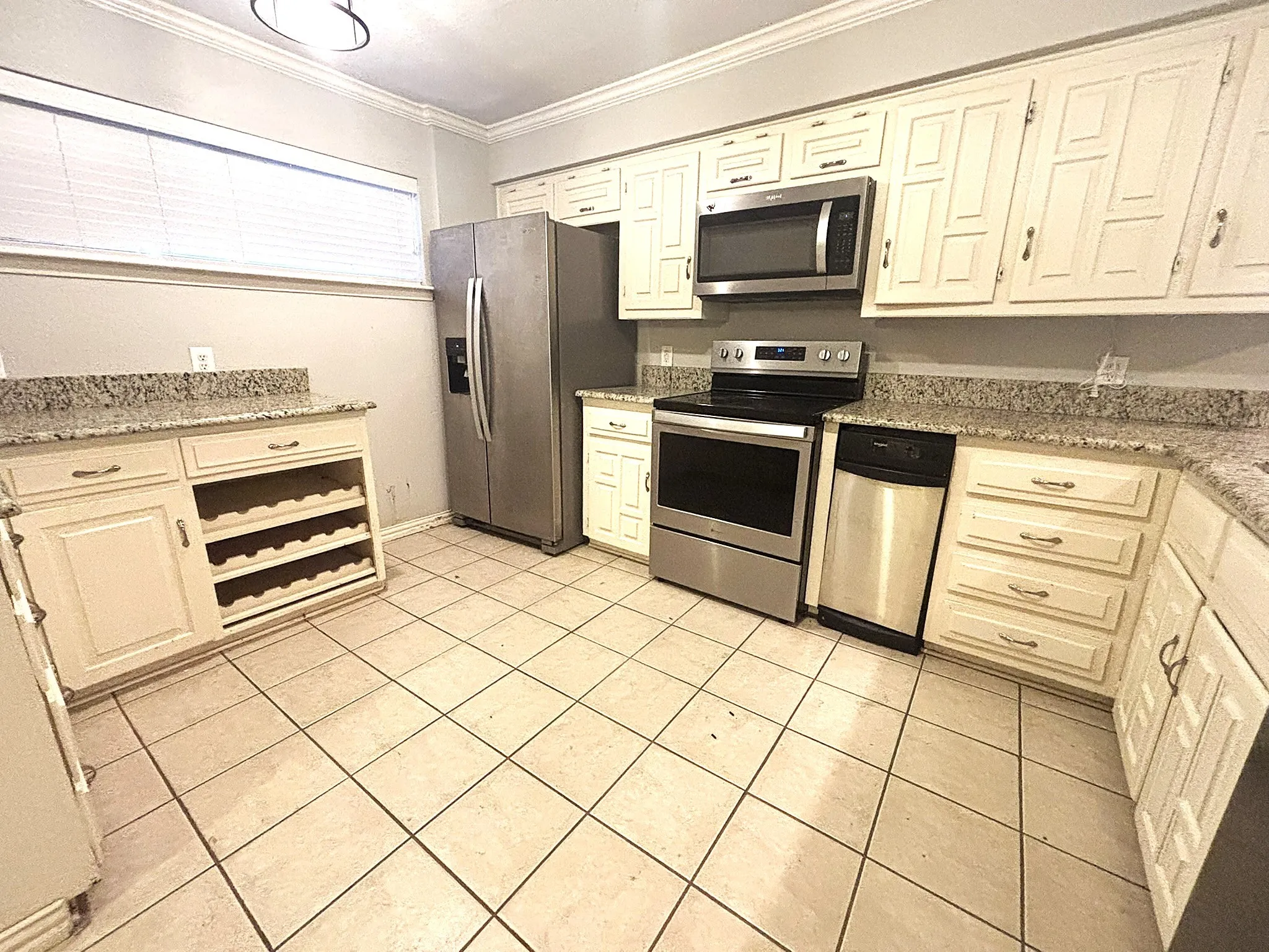 Townhouse For Sale in Dallas County , 2969 Country Place Circle, Carrollton, Texas 75006, 3 Bedroom, 3 Bathroom, 2 Garage spaces, 2,035 Sqft, built in 1972, mls#21318688, Real Estate Agent in Carrollton, Homes For Sale in Dallas county, Homes For Sale in Carrollton, Realtor in Carrollton Texas, Real Estate Brokerage Independent Realty Texas, Luminita Cordes Realtor
