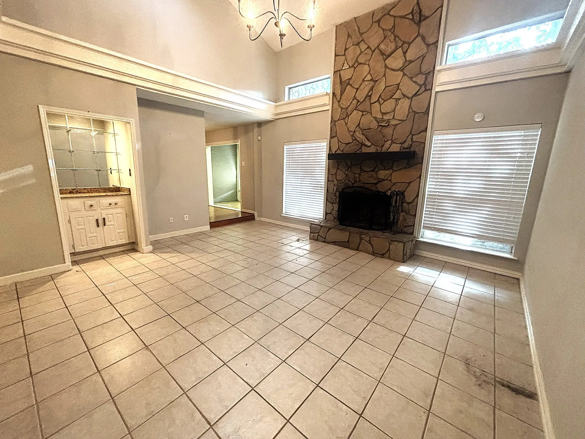 Townhouse For Sale in Dallas County , 2969 Country Place Circle, Carrollton, Texas 75006, 3 Bedroom, 3 Bathroom, 2 Garage spaces, 2,035 Sqft, built in 1972, mls#21318688, Real Estate Agent in Carrollton, Homes For Sale in Dallas county, Homes For Sale in Carrollton, Realtor in Carrollton Texas, Real Estate Brokerage Independent Realty Texas, Luminita Cordes Realtor
