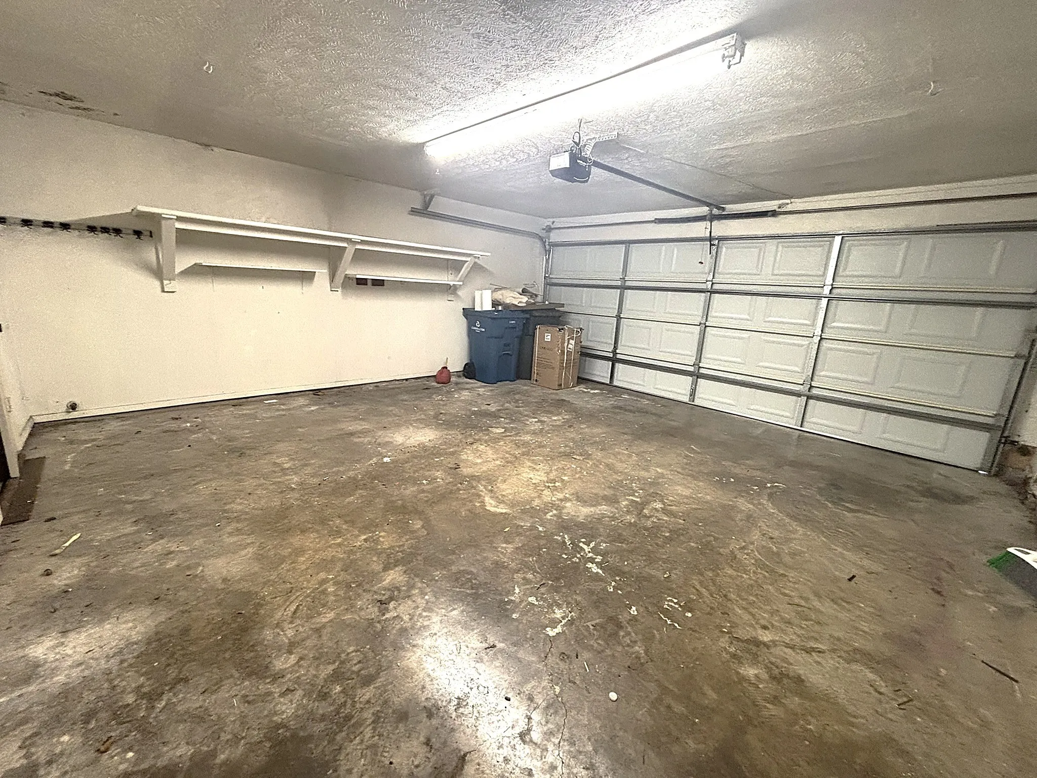 Townhouse For Sale in Dallas County , 2969 Country Place Circle, Carrollton, Texas 75006, 3 Bedroom, 3 Bathroom, 2 Garage spaces, 2,035 Sqft, built in 1972, mls#21318688, Real Estate Agent in Carrollton, Homes For Sale in Dallas county, Homes For Sale in Carrollton, Realtor in Carrollton Texas, Real Estate Brokerage Independent Realty Texas, Luminita Cordes Realtor