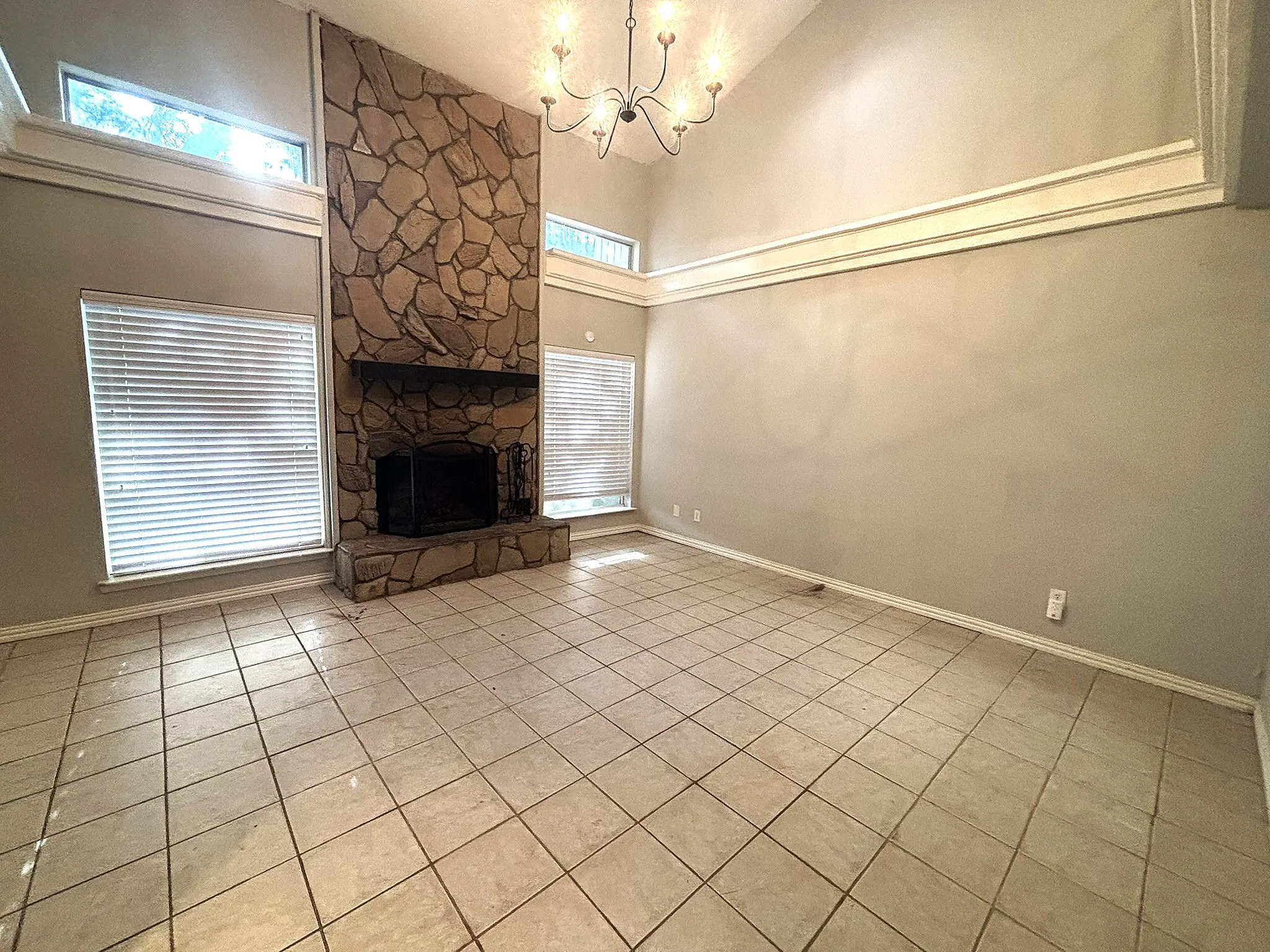 Townhouse For Sale in Dallas County , 2969 Country Place Circle, Carrollton, Texas 75006, 3 Bedroom, 3 Bathroom, 2 Garage spaces, 2,035 Sqft, built in 1972, mls#21318688, Real Estate Agent in Carrollton, Homes For Sale in Dallas county, Homes For Sale in Carrollton, Realtor in Carrollton Texas, Real Estate Brokerage Independent Realty Texas, Luminita Cordes Realtor
