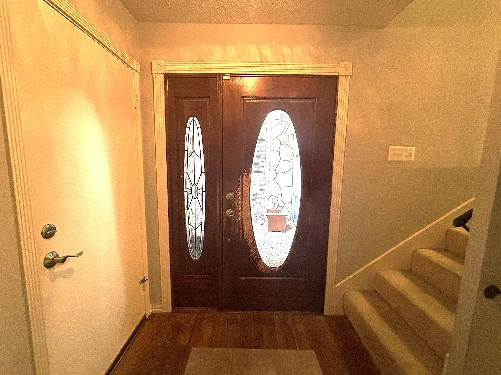 Townhouse For Sale in Dallas County , 2969 Country Place Circle, Carrollton, Texas 75006, 3 Bedroom, 3 Bathroom, 2 Garage spaces, 2,035 Sqft, built in 1972, mls#21318688, Real Estate Agent in Carrollton, Homes For Sale in Dallas county, Homes For Sale in Carrollton, Realtor in Carrollton Texas, Real Estate Brokerage Independent Realty Texas, Luminita Cordes Realtor