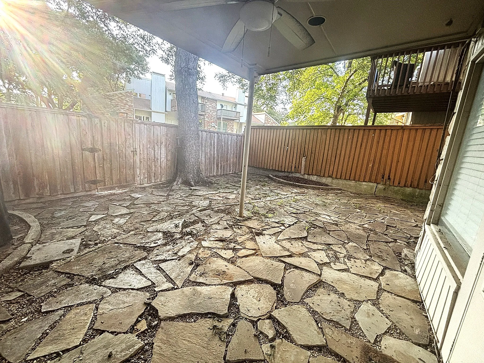 Townhouse For Sale in Dallas County , 2969 Country Place Circle, Carrollton, Texas 75006, 3 Bedroom, 3 Bathroom, 2 Garage spaces, 2,035 Sqft, built in 1972, mls#21318688, Real Estate Agent in Carrollton, Homes For Sale in Dallas county, Homes For Sale in Carrollton, Realtor in Carrollton Texas, Real Estate Brokerage Independent Realty Texas, Luminita Cordes Realtor
