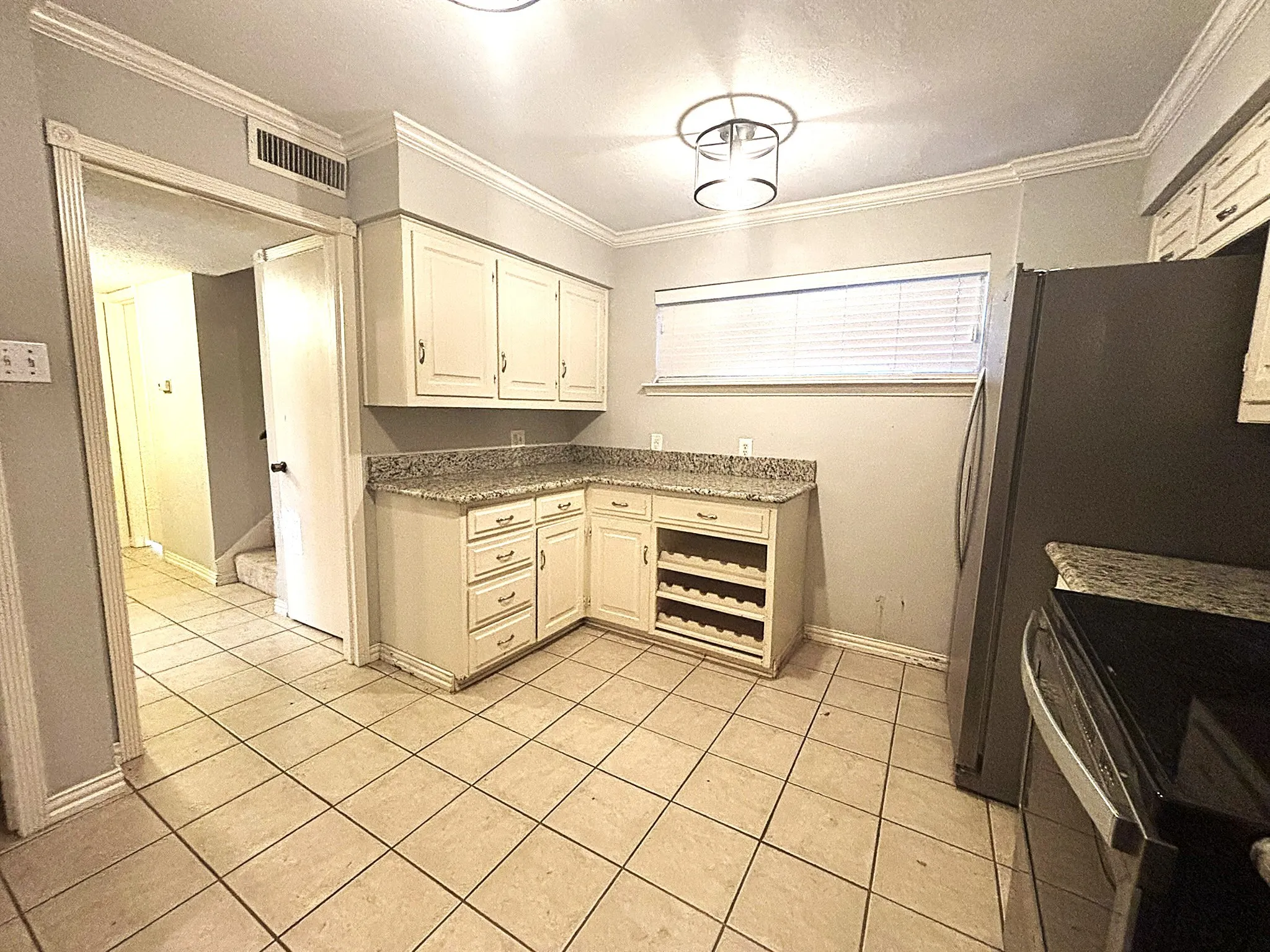 Townhouse For Sale in Dallas County , 2969 Country Place Circle, Carrollton, Texas 75006, 3 Bedroom, 3 Bathroom, 2 Garage spaces, 2,035 Sqft, built in 1972, mls#21318688, Real Estate Agent in Carrollton, Homes For Sale in Dallas county, Homes For Sale in Carrollton, Realtor in Carrollton Texas, Real Estate Brokerage Independent Realty Texas, Luminita Cordes Realtor