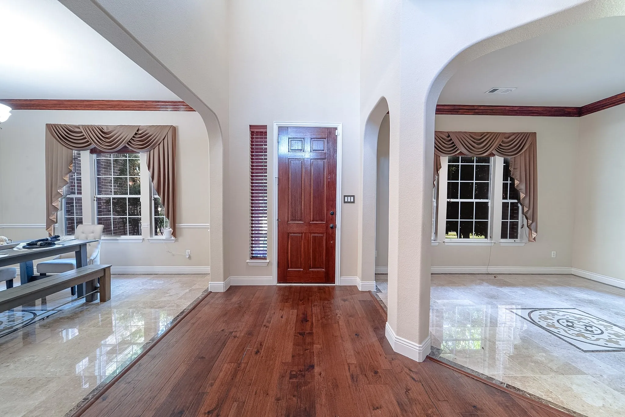 Single Family Residence For Sale in Collin County , 924 Brentwood Drive, Murphy, Texas 75094, 4 Bedroom, 4 Bathroom, 2 Garage spaces, 3,749 Sqft, built in 2005, mls#21315167, Real Estate Agent in Murphy, Homes For Sale in Collin county, Homes For Sale in Murphy, Realtor in Murphy Texas, Real Estate Brokerage Independent Realty Texas, Luminita Cordes Realtor