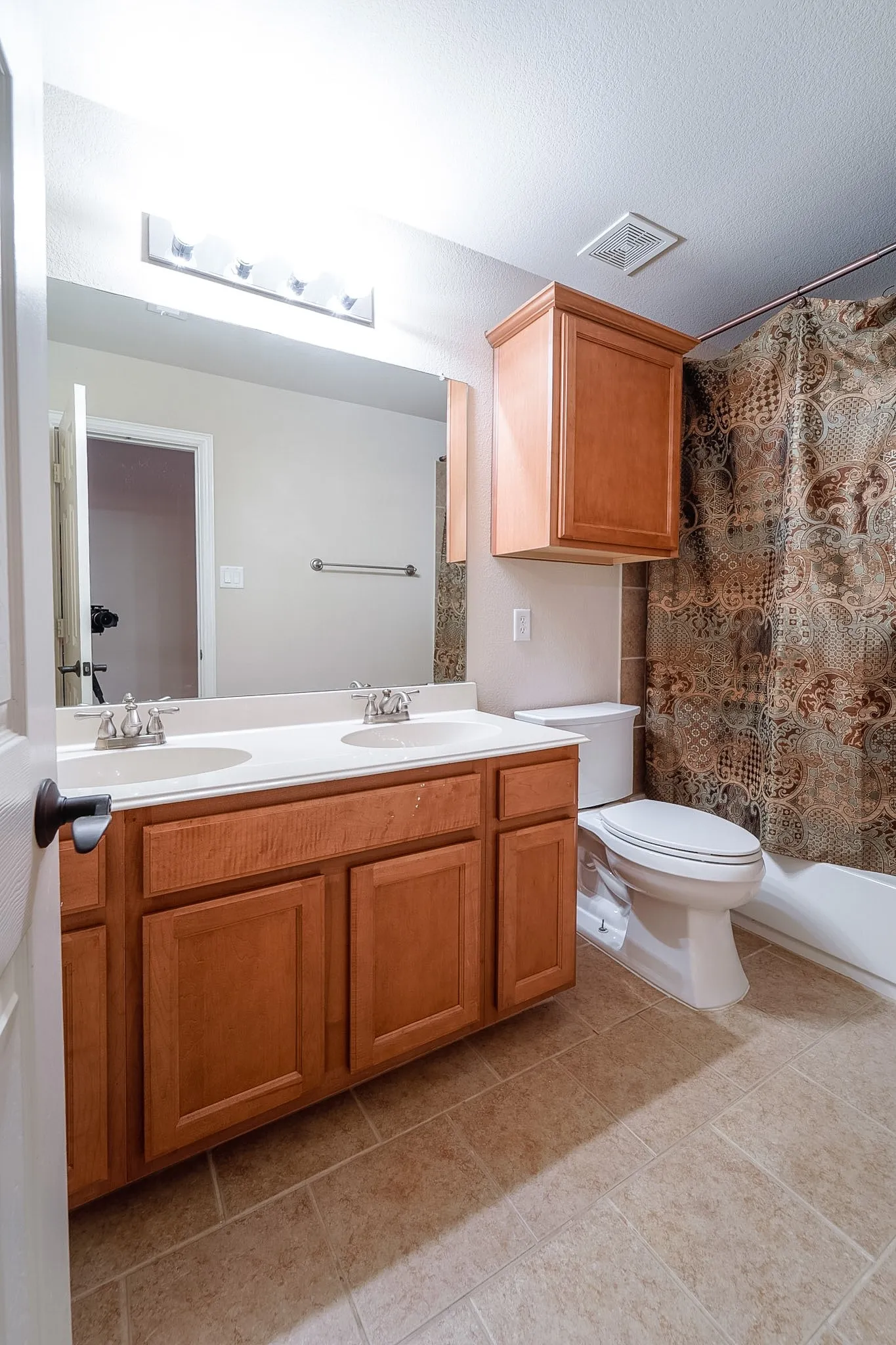Single Family Residence For Sale in Collin County , 924 Brentwood Drive, Murphy, Texas 75094, 4 Bedroom, 4 Bathroom, 2 Garage spaces, 3,749 Sqft, built in 2005, mls#21315167, Real Estate Agent in Murphy, Homes For Sale in Collin county, Homes For Sale in Murphy, Realtor in Murphy Texas, Real Estate Brokerage Independent Realty Texas, Luminita Cordes Realtor