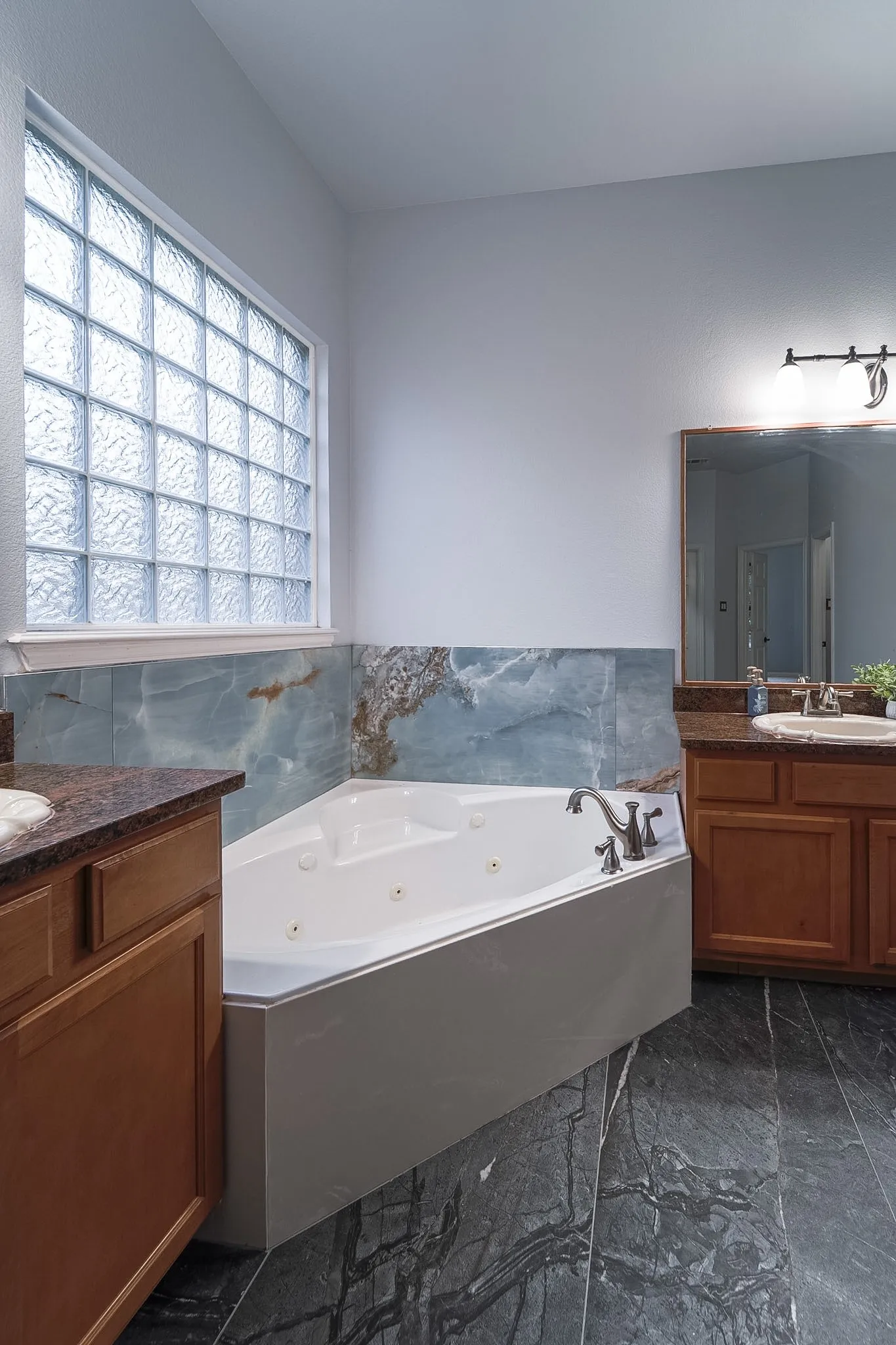 Single Family Residence For Sale in Collin County , 924 Brentwood Drive, Murphy, Texas 75094, 4 Bedroom, 4 Bathroom, 2 Garage spaces, 3,749 Sqft, built in 2005, mls#21315167, Real Estate Agent in Murphy, Homes For Sale in Collin county, Homes For Sale in Murphy, Realtor in Murphy Texas, Real Estate Brokerage Independent Realty Texas, Luminita Cordes Realtor