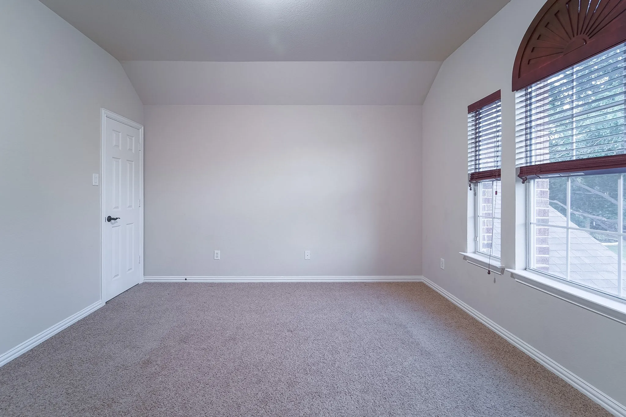 Single Family Residence For Sale in Collin County , 924 Brentwood Drive, Murphy, Texas 75094, 4 Bedroom, 4 Bathroom, 2 Garage spaces, 3,749 Sqft, built in 2005, mls#21315167, Real Estate Agent in Murphy, Homes For Sale in Collin county, Homes For Sale in Murphy, Realtor in Murphy Texas, Real Estate Brokerage Independent Realty Texas, Luminita Cordes Realtor