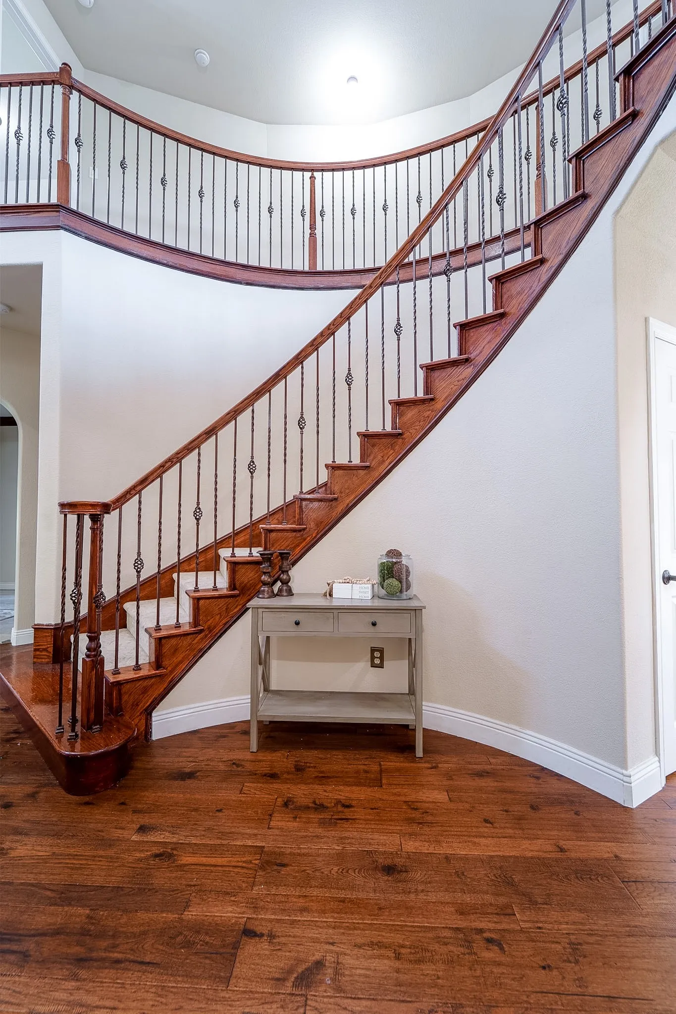 Single Family Residence For Sale in Collin County , 924 Brentwood Drive, Murphy, Texas 75094, 4 Bedroom, 4 Bathroom, 2 Garage spaces, 3,749 Sqft, built in 2005, mls#21315167, Real Estate Agent in Murphy, Homes For Sale in Collin county, Homes For Sale in Murphy, Realtor in Murphy Texas, Real Estate Brokerage Independent Realty Texas, Luminita Cordes Realtor