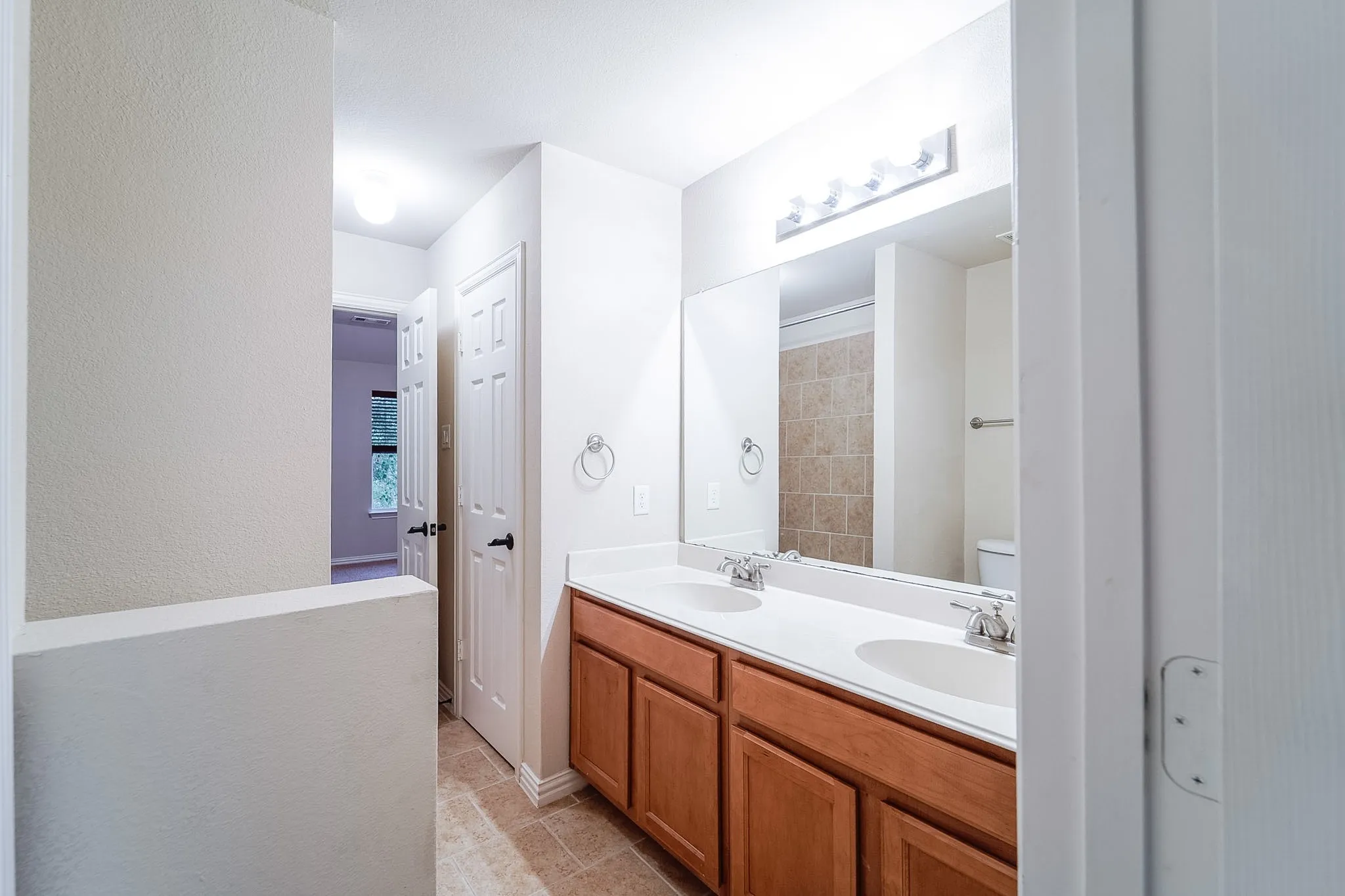 Single Family Residence For Sale in Collin County , 924 Brentwood Drive, Murphy, Texas 75094, 4 Bedroom, 4 Bathroom, 2 Garage spaces, 3,749 Sqft, built in 2005, mls#21315167, Real Estate Agent in Murphy, Homes For Sale in Collin county, Homes For Sale in Murphy, Realtor in Murphy Texas, Real Estate Brokerage Independent Realty Texas, Luminita Cordes Realtor