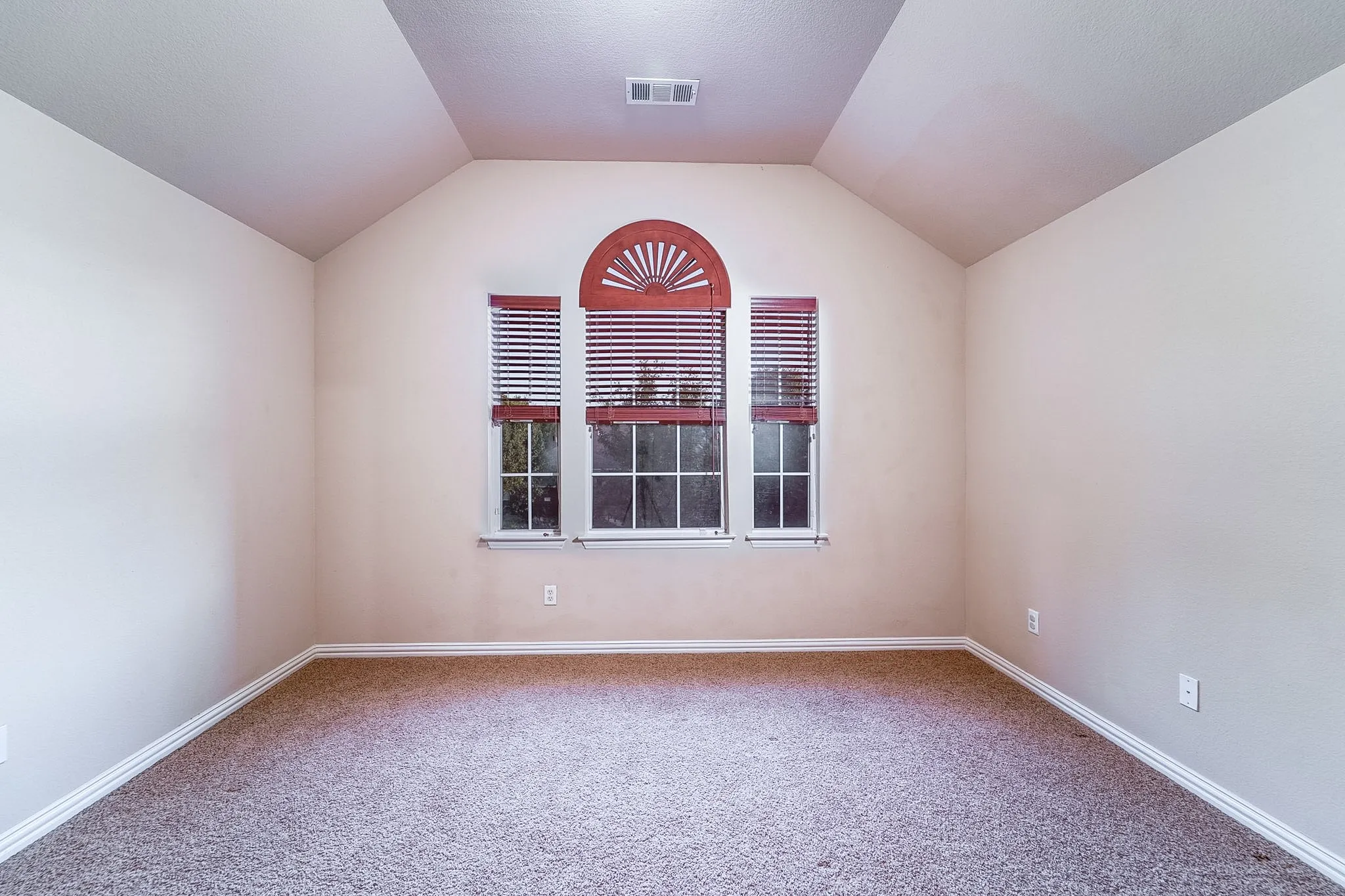 Single Family Residence For Sale in Collin County , 924 Brentwood Drive, Murphy, Texas 75094, 4 Bedroom, 4 Bathroom, 2 Garage spaces, 3,749 Sqft, built in 2005, mls#21315167, Real Estate Agent in Murphy, Homes For Sale in Collin county, Homes For Sale in Murphy, Realtor in Murphy Texas, Real Estate Brokerage Independent Realty Texas, Luminita Cordes Realtor