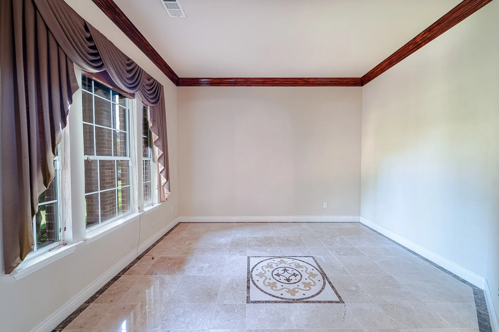 Single Family Residence For Sale in Collin County , 924 Brentwood Drive, Murphy, Texas 75094, 4 Bedroom, 4 Bathroom, 2 Garage spaces, 3,749 Sqft, built in 2005, mls#21315167, Real Estate Agent in Murphy, Homes For Sale in Collin county, Homes For Sale in Murphy, Realtor in Murphy Texas, Real Estate Brokerage Independent Realty Texas, Luminita Cordes Realtor