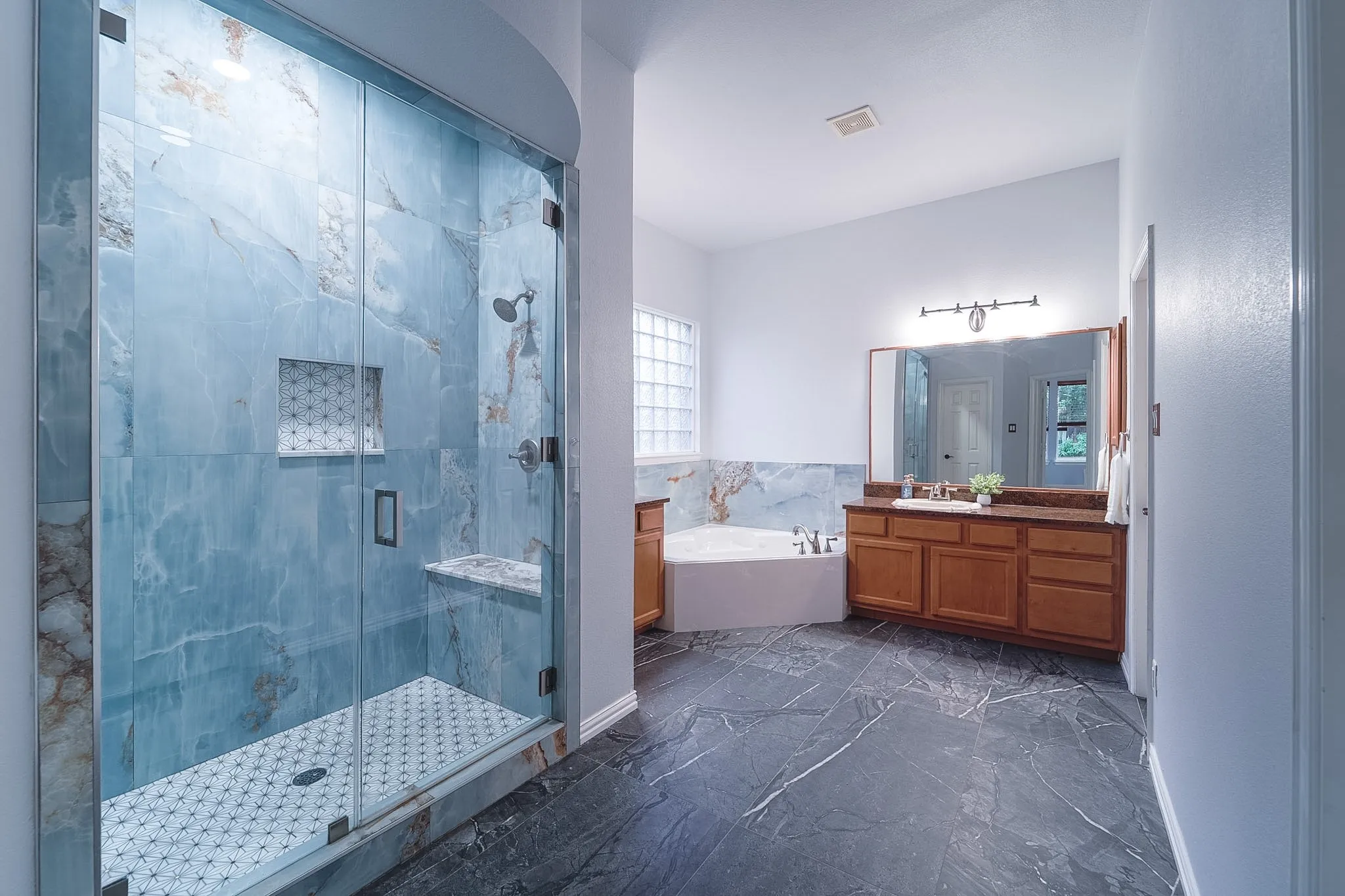 Single Family Residence For Sale in Collin County , 924 Brentwood Drive, Murphy, Texas 75094, 4 Bedroom, 4 Bathroom, 2 Garage spaces, 3,749 Sqft, built in 2005, mls#21315167, Real Estate Agent in Murphy, Homes For Sale in Collin county, Homes For Sale in Murphy, Realtor in Murphy Texas, Real Estate Brokerage Independent Realty Texas, Luminita Cordes Realtor