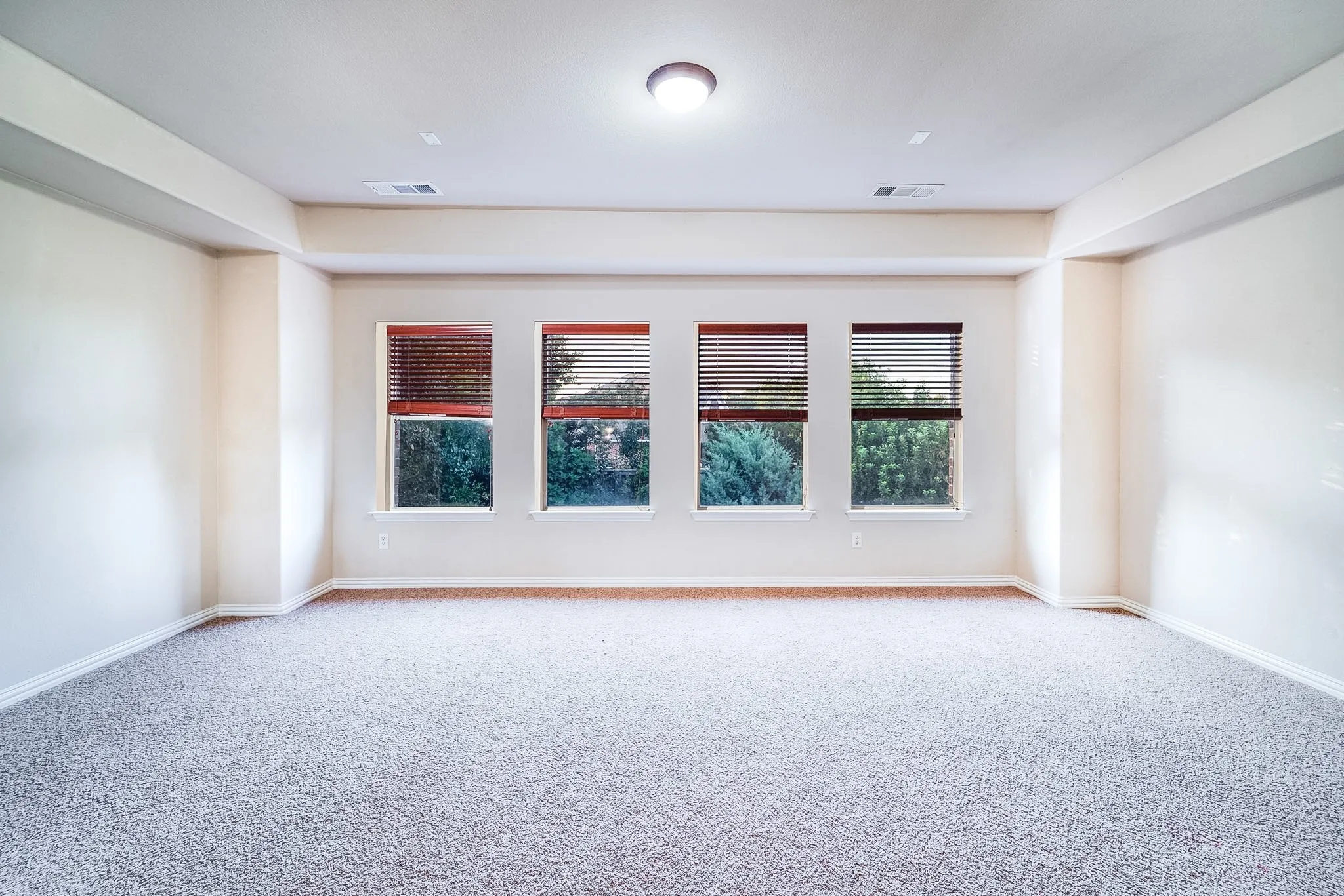 Single Family Residence For Sale in Collin County , 924 Brentwood Drive, Murphy, Texas 75094, 4 Bedroom, 4 Bathroom, 2 Garage spaces, 3,749 Sqft, built in 2005, mls#21315167, Real Estate Agent in Murphy, Homes For Sale in Collin county, Homes For Sale in Murphy, Realtor in Murphy Texas, Real Estate Brokerage Independent Realty Texas, Luminita Cordes Realtor