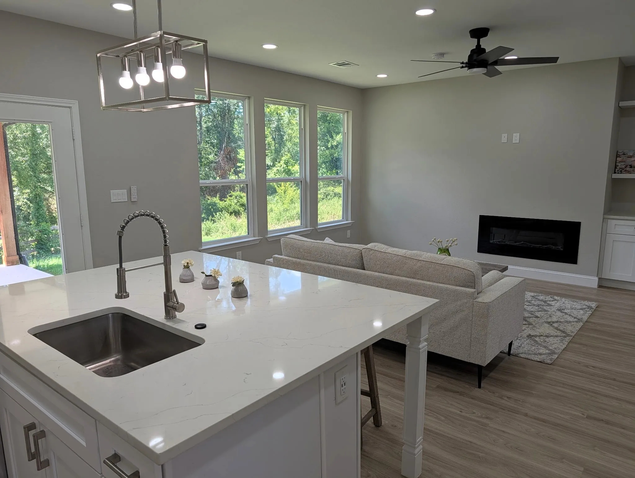 Single Family Residence For Sale in Kaufman County , 206 Splitrail Drive, Mabank, Texas 75143, 5 Bedroom, 4 Bathroom, 3 Garage spaces, 2,381 Sqft, built in 2024, mls#21322335, Real Estate Agent in Mabank, Homes For Sale in Kaufman county, Homes For Sale in Mabank, Realtor in Mabank Texas, Real Estate Brokerage Independent Realty Texas, Luminita Cordes Realtor
