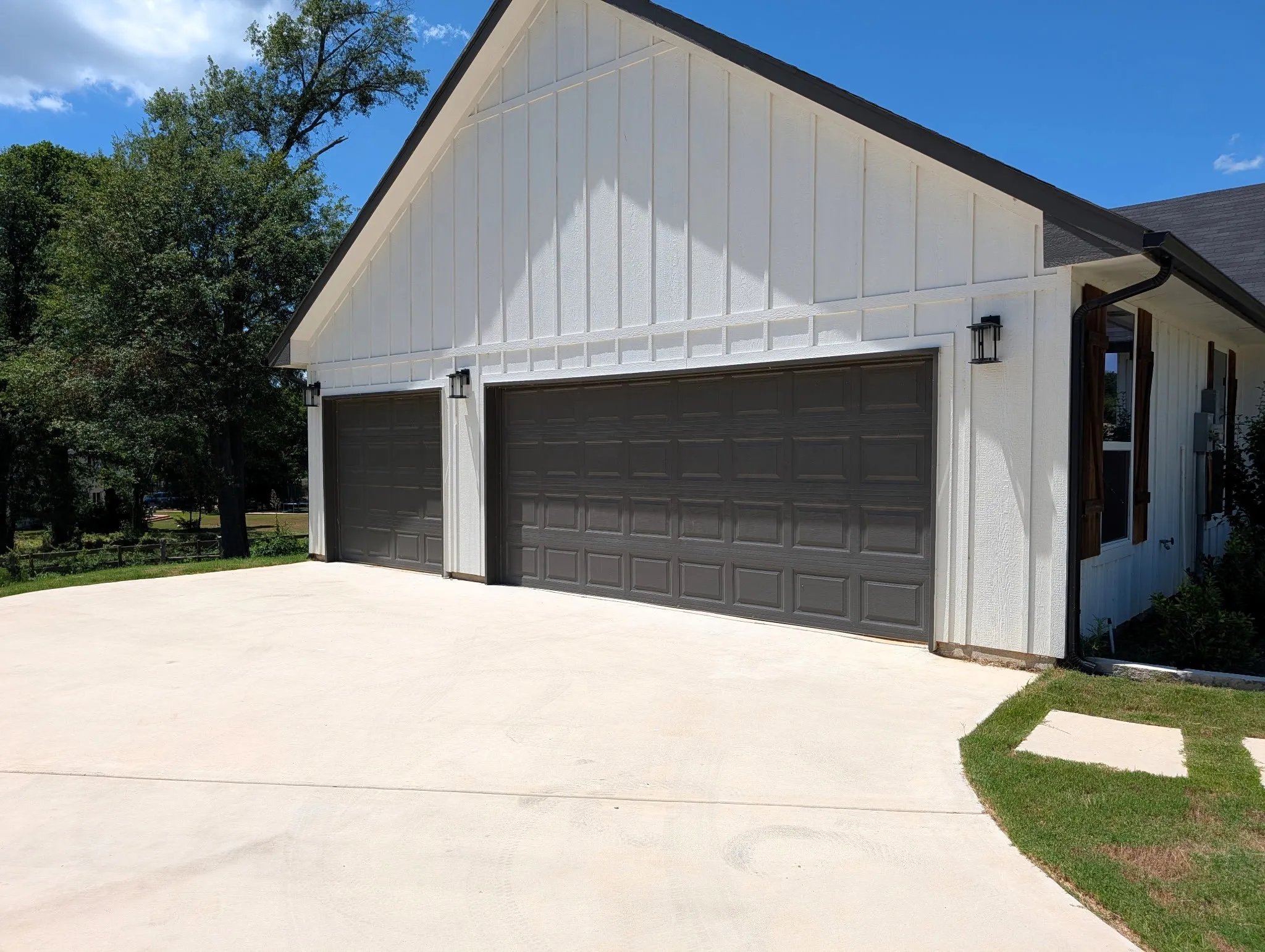 Single Family Residence For Sale in Kaufman County , 206 Splitrail Drive, Mabank, Texas 75143, 5 Bedroom, 4 Bathroom, 3 Garage spaces, 2,381 Sqft, built in 2024, mls#21322335, Real Estate Agent in Mabank, Homes For Sale in Kaufman county, Homes For Sale in Mabank, Realtor in Mabank Texas, Real Estate Brokerage Independent Realty Texas, Luminita Cordes Realtor
