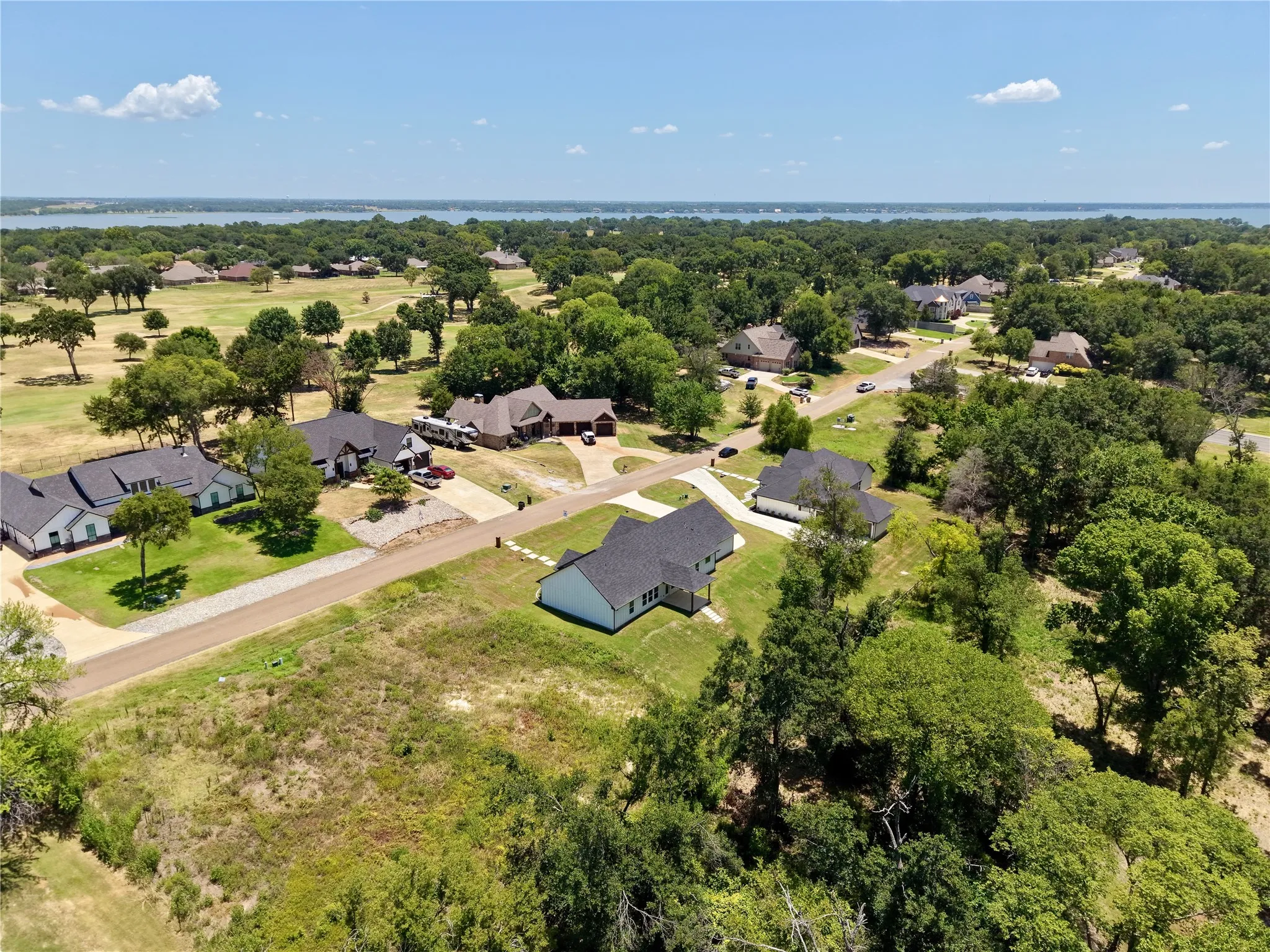 Single Family Residence For Sale in Kaufman County , 206 Splitrail Drive, Mabank, Texas 75143, 5 Bedroom, 4 Bathroom, 3 Garage spaces, 2,381 Sqft, built in 2024, mls#21322335, Real Estate Agent in Mabank, Homes For Sale in Kaufman county, Homes For Sale in Mabank, Realtor in Mabank Texas, Real Estate Brokerage Independent Realty Texas, Luminita Cordes Realtor