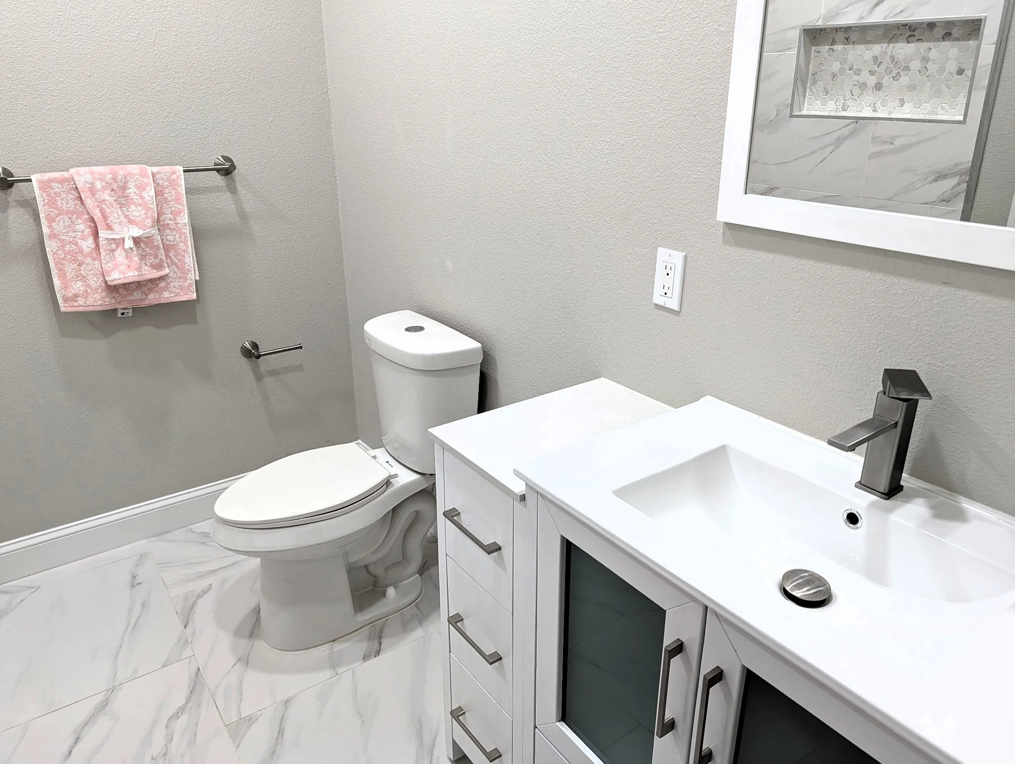 Single Family Residence For Sale in Kaufman County , 206 Splitrail Drive, Mabank, Texas 75143, 5 Bedroom, 4 Bathroom, 3 Garage spaces, 2,381 Sqft, built in 2024, mls#21322335, Real Estate Agent in Mabank, Homes For Sale in Kaufman county, Homes For Sale in Mabank, Realtor in Mabank Texas, Real Estate Brokerage Independent Realty Texas, Luminita Cordes Realtor
