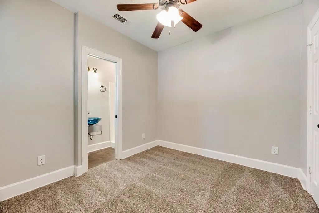 Single Family Residence For Sale in Ellis County , 604 Casa Linda Street, Ennis, Texas 75119, 3 Bedroom, 2 Bathroom, 2 Garage spaces, 1,740 Sqft, built in 1962, mls#21318079, Real Estate Agent in Ennis, Homes For Sale in Ellis county, Homes For Sale in Ennis, Realtor in Ennis Texas, Real Estate Brokerage Independent Realty Texas, Luminita Cordes Realtor