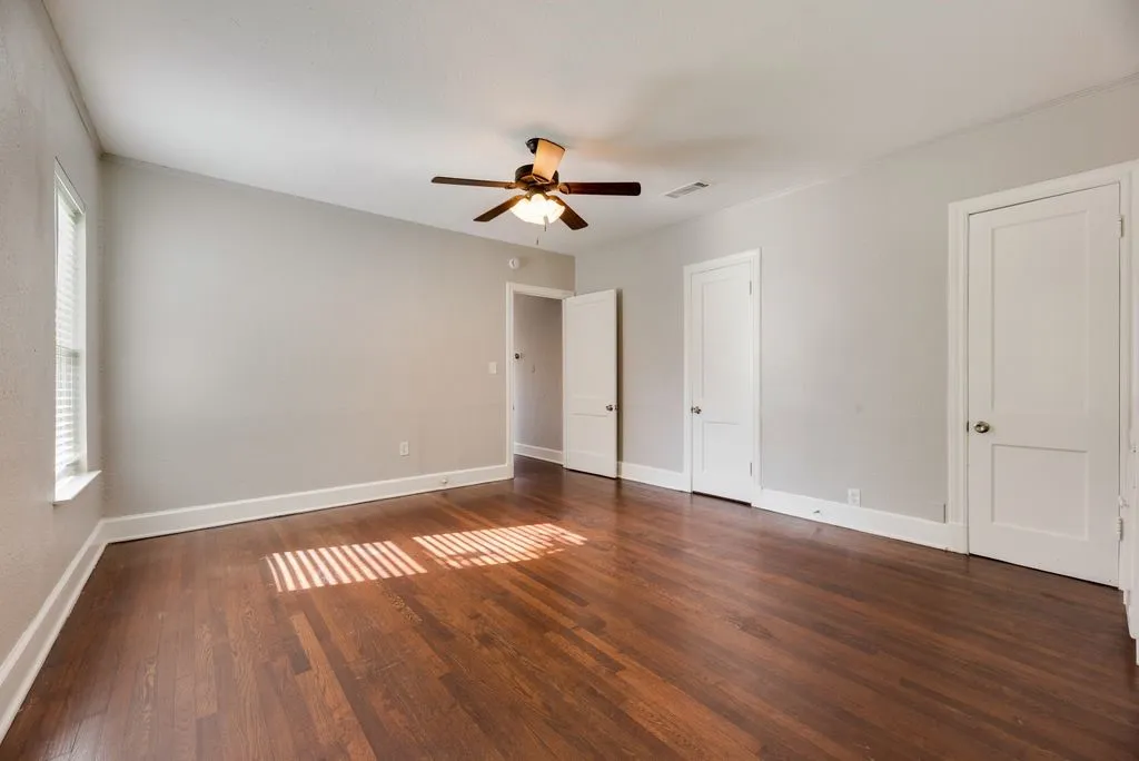 Single Family Residence For Sale in Ellis County , 604 Casa Linda Street, Ennis, Texas 75119, 3 Bedroom, 2 Bathroom, 2 Garage spaces, 1,740 Sqft, built in 1962, mls#21318079, Real Estate Agent in Ennis, Homes For Sale in Ellis county, Homes For Sale in Ennis, Realtor in Ennis Texas, Real Estate Brokerage Independent Realty Texas, Luminita Cordes Realtor