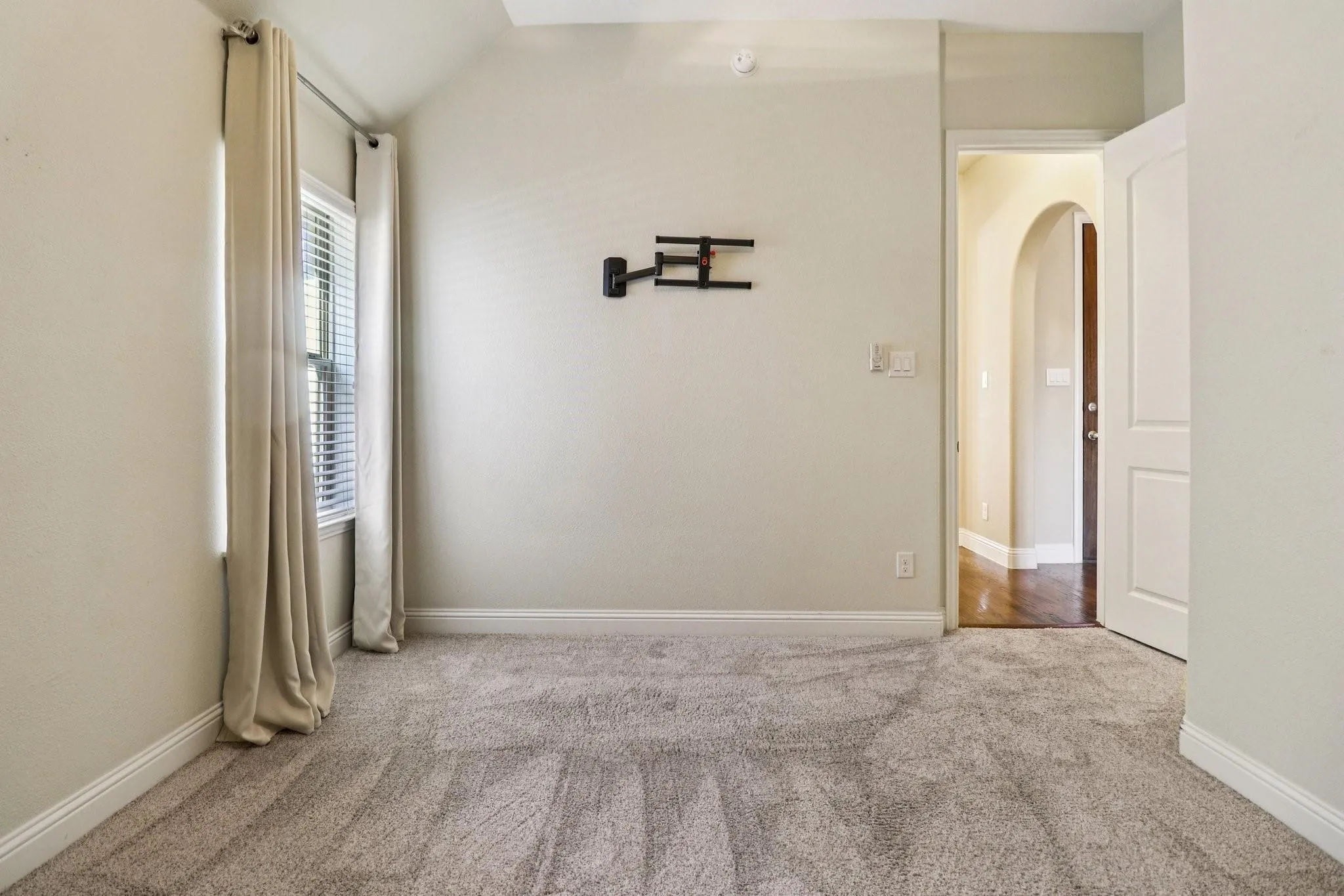 Single Family Residence For Sale in Denton County , 8036 Sylvan Dale Road, Frisco, Texas 75036, 4 Bedroom, 4 Bathroom, 2 Garage spaces, 2,913 Sqft, built in 2014, mls#21322355, Real Estate Agent in Frisco, Homes For Sale in Denton county, Homes For Sale in Frisco, Realtor in Frisco Texas, Real Estate Brokerage Independent Realty Texas, Luminita Cordes Realtor