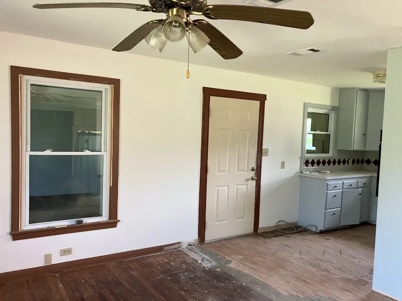 Single Family Residence For Sale in Mc Lennan County , 712 Greer Street, Waco, Texas 76710, 3 Bedroom, 1 Bathroom, Garage spaces, 1,140 Sqft, built in 1954, mls#21322303, Real Estate Agent in Waco, Homes For Sale in Mc Lennan county, Homes For Sale in Waco, Realtor in Waco Texas, Real Estate Brokerage Independent Realty Texas, Luminita Cordes Realtor