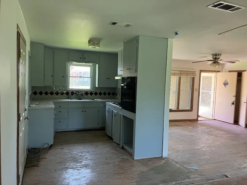 Single Family Residence For Sale in Mc Lennan County , 712 Greer Street, Waco, Texas 76710, 3 Bedroom, 1 Bathroom, Garage spaces, 1,140 Sqft, built in 1954, mls#21322303, Real Estate Agent in Waco, Homes For Sale in Mc Lennan county, Homes For Sale in Waco, Realtor in Waco Texas, Real Estate Brokerage Independent Realty Texas, Luminita Cordes Realtor
