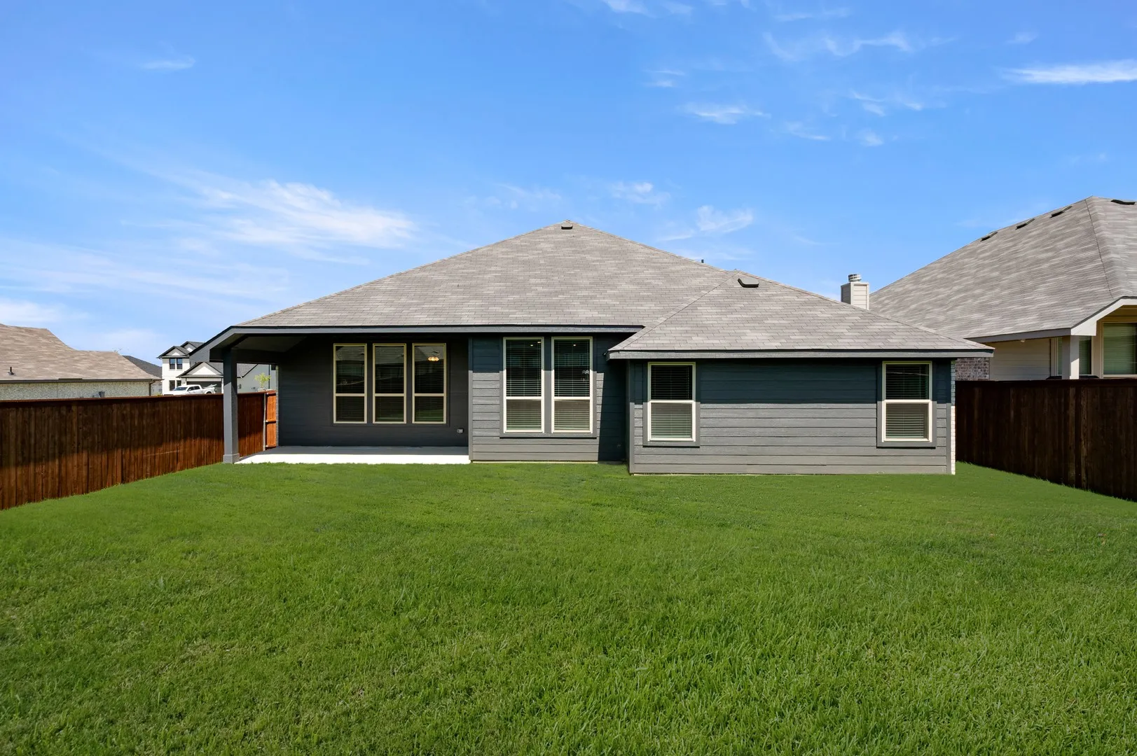 216 Comfort- Back Exterior