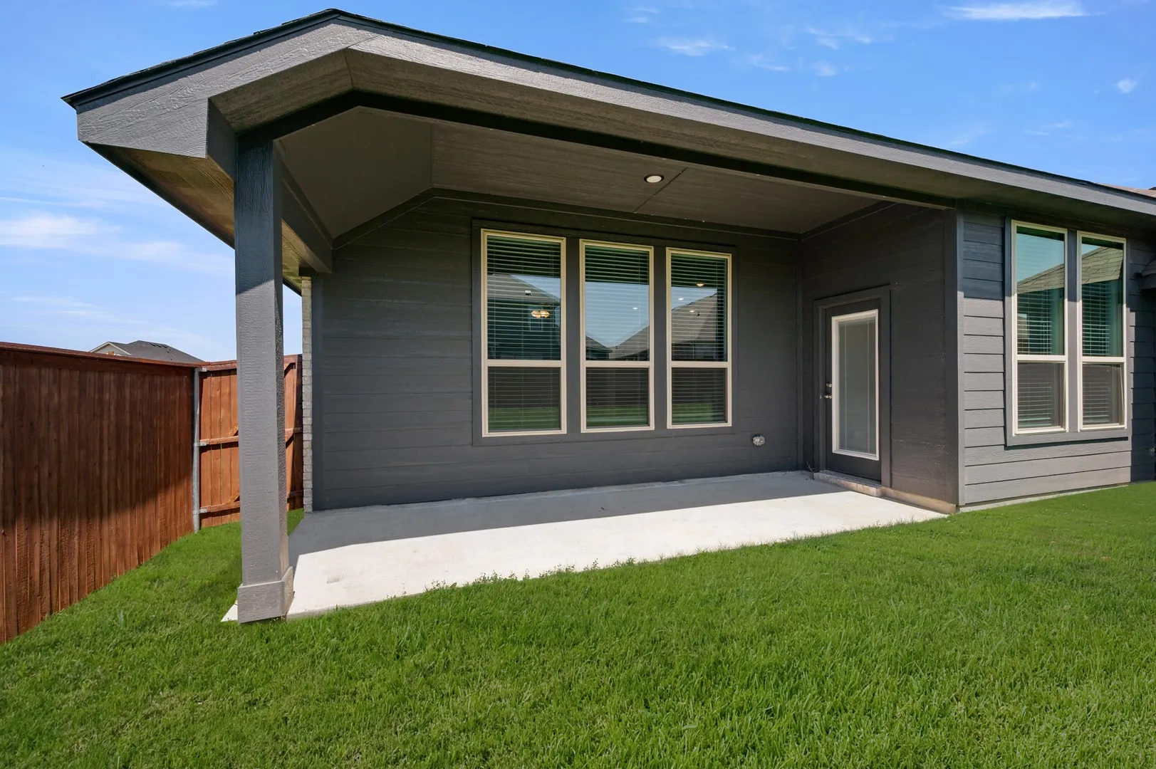 216 Comfort- Back Exterior-3