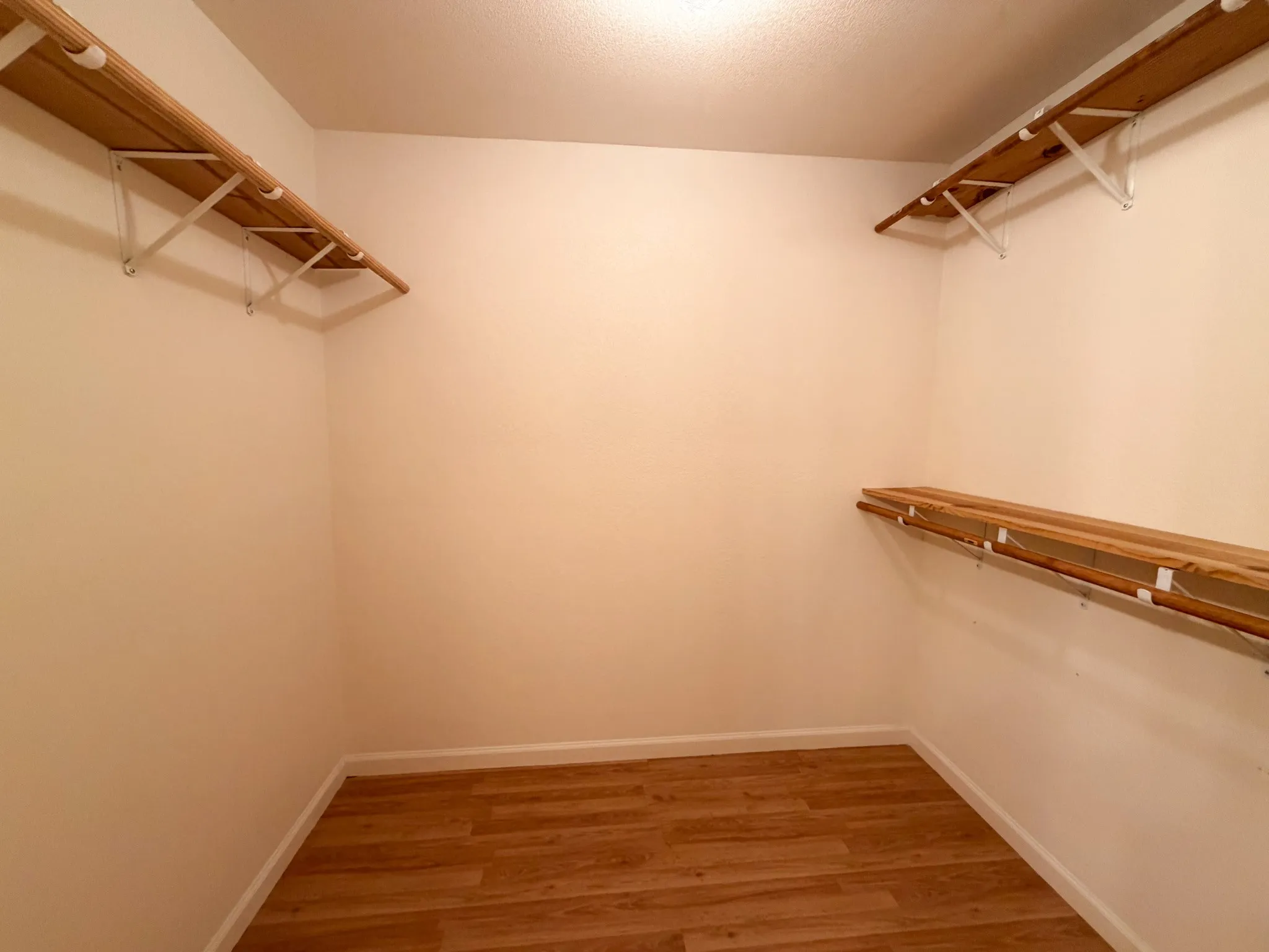 Single Family Residence For Rent in Ellis County , 1005 S Carlton Street, Ennis, Texas 75119, 3 Bedroom, 2 Bathroom, Garage spaces, 1,175 Sqft, built in 1957, mls#21322367, Real Estate Agent in Ennis, Homes For Rent in Ellis county, Homes For Rent in Ennis, Realtor in Ennis Texas, Real Estate Brokerage Independent Realty Texas, Luminita Cordes Realtor