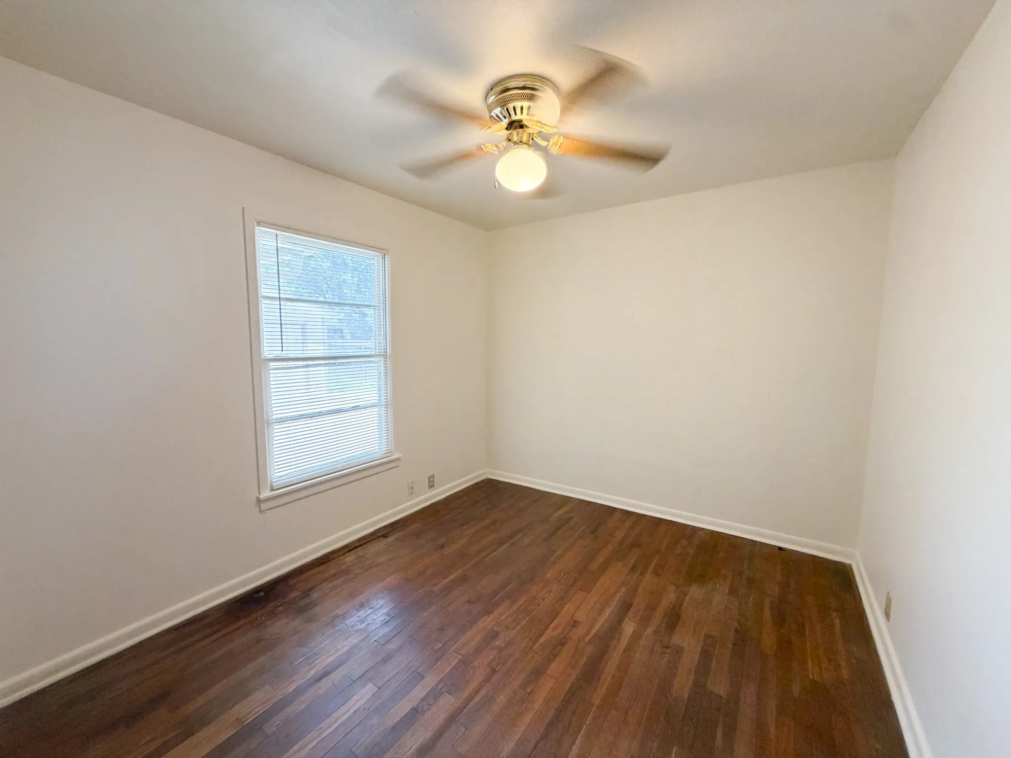 Single Family Residence For Rent in Ellis County , 1005 S Carlton Street, Ennis, Texas 75119, 3 Bedroom, 2 Bathroom, Garage spaces, 1,175 Sqft, built in 1957, mls#21322367, Real Estate Agent in Ennis, Homes For Rent in Ellis county, Homes For Rent in Ennis, Realtor in Ennis Texas, Real Estate Brokerage Independent Realty Texas, Luminita Cordes Realtor