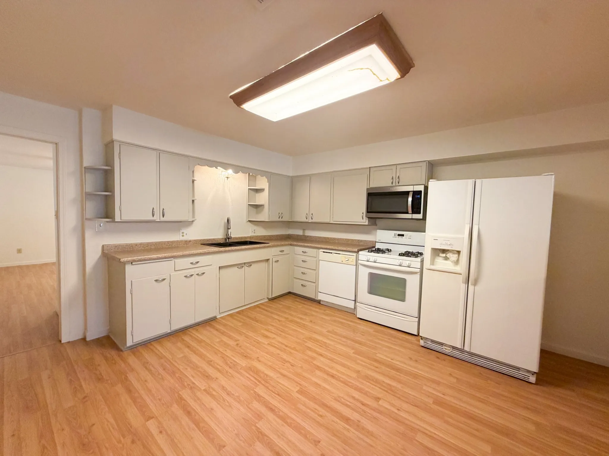 Single Family Residence For Rent in Ellis County , 1005 S Carlton Street, Ennis, Texas 75119, 3 Bedroom, 2 Bathroom, Garage spaces, 1,175 Sqft, built in 1957, mls#21322367, Real Estate Agent in Ennis, Homes For Rent in Ellis county, Homes For Rent in Ennis, Realtor in Ennis Texas, Real Estate Brokerage Independent Realty Texas, Luminita Cordes Realtor