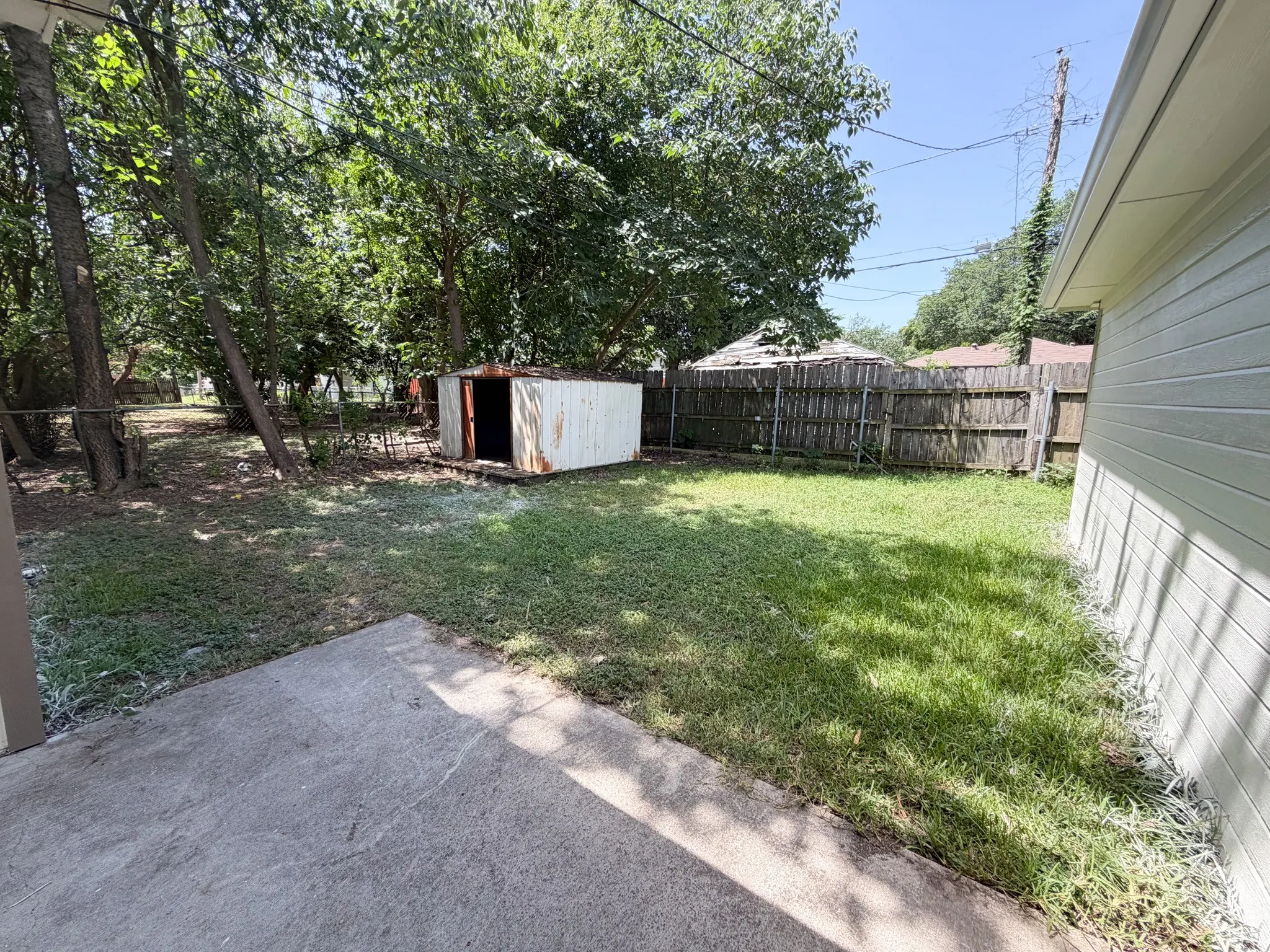 Single Family Residence For Rent in Ellis County , 1005 S Carlton Street, Ennis, Texas 75119, 3 Bedroom, 2 Bathroom, Garage spaces, 1,175 Sqft, built in 1957, mls#21322367, Real Estate Agent in Ennis, Homes For Rent in Ellis county, Homes For Rent in Ennis, Realtor in Ennis Texas, Real Estate Brokerage Independent Realty Texas, Luminita Cordes Realtor