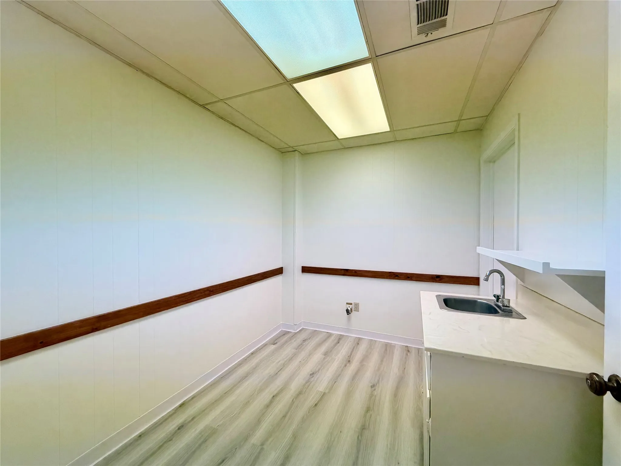 Office For Rent in Henderson County , 606 S SEVEN POINTS Boulevard 7, Seven Points, Texas 75143, 0, 0, Garage spaces, 0 Sqft, built in 0, mls#21322377, Real Estate Agent in Seven Points, Homes For Rent in Henderson county, Homes For Rent in Seven Points, Realtor in Seven Points Texas, Real Estate Brokerage Independent Realty Texas, Luminita Cordes Realtor