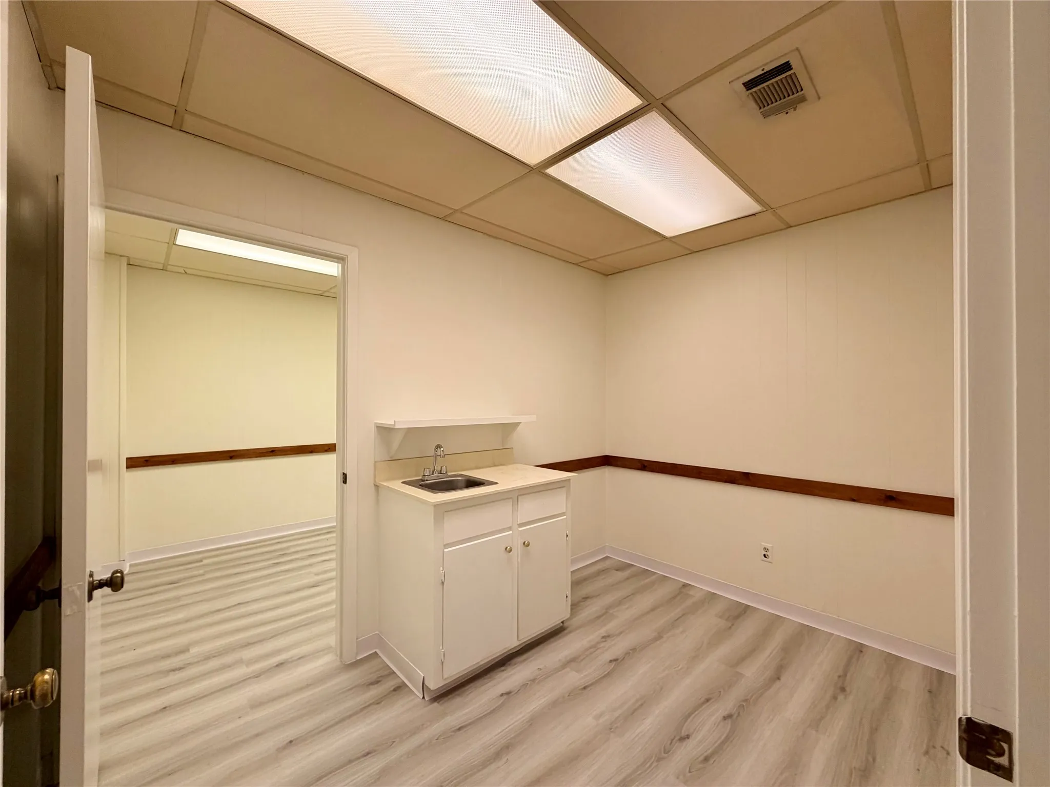 Office For Rent in Henderson County , 606 S SEVEN POINTS Boulevard 7, Seven Points, Texas 75143, 0, 0, Garage spaces, 0 Sqft, built in 0, mls#21322377, Real Estate Agent in Seven Points, Homes For Rent in Henderson county, Homes For Rent in Seven Points, Realtor in Seven Points Texas, Real Estate Brokerage Independent Realty Texas, Luminita Cordes Realtor