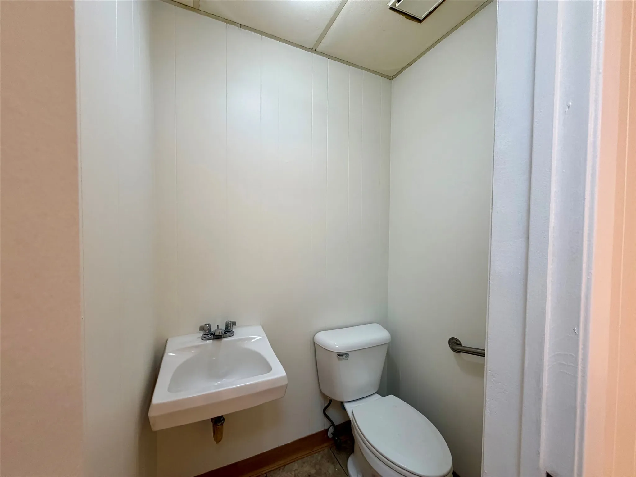 Office For Rent in Henderson County , 606 S SEVEN POINTS Boulevard 7, Seven Points, Texas 75143, 0, 0, Garage spaces, 0 Sqft, built in 0, mls#21322377, Real Estate Agent in Seven Points, Homes For Rent in Henderson county, Homes For Rent in Seven Points, Realtor in Seven Points Texas, Real Estate Brokerage Independent Realty Texas, Luminita Cordes Realtor
