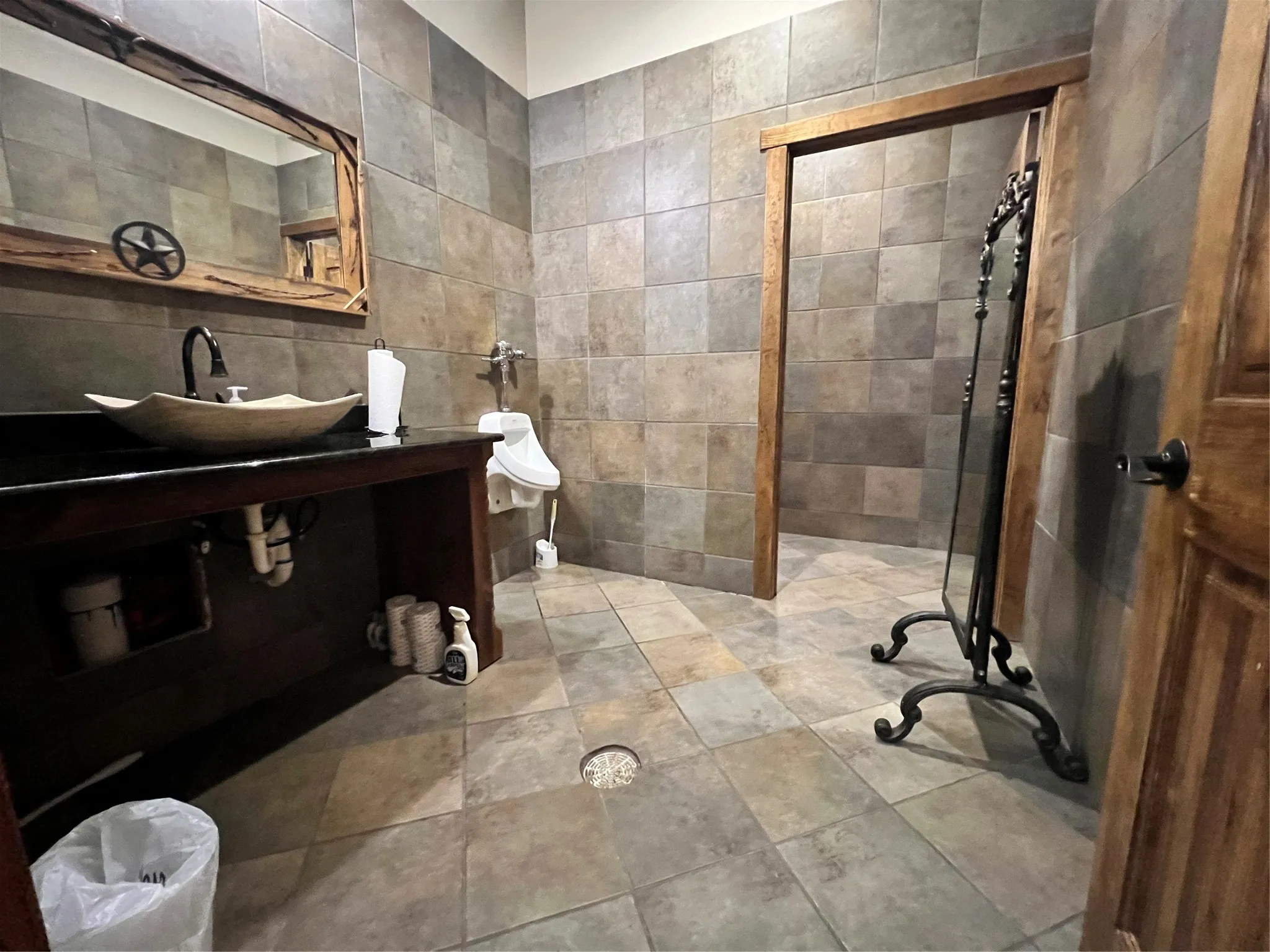 Retail For Sale in Comanche County , 409, 407, 405 E Central Avenue, Comanche, Texas 76442, 0, 0, Garage spaces, 0 Sqft, built in 2014, mls#21322312, Real Estate Agent in Comanche, Homes For Sale in Comanche county, Homes For Sale in Comanche, Realtor in Comanche Texas, Real Estate Brokerage Independent Realty Texas, Luminita Cordes Realtor