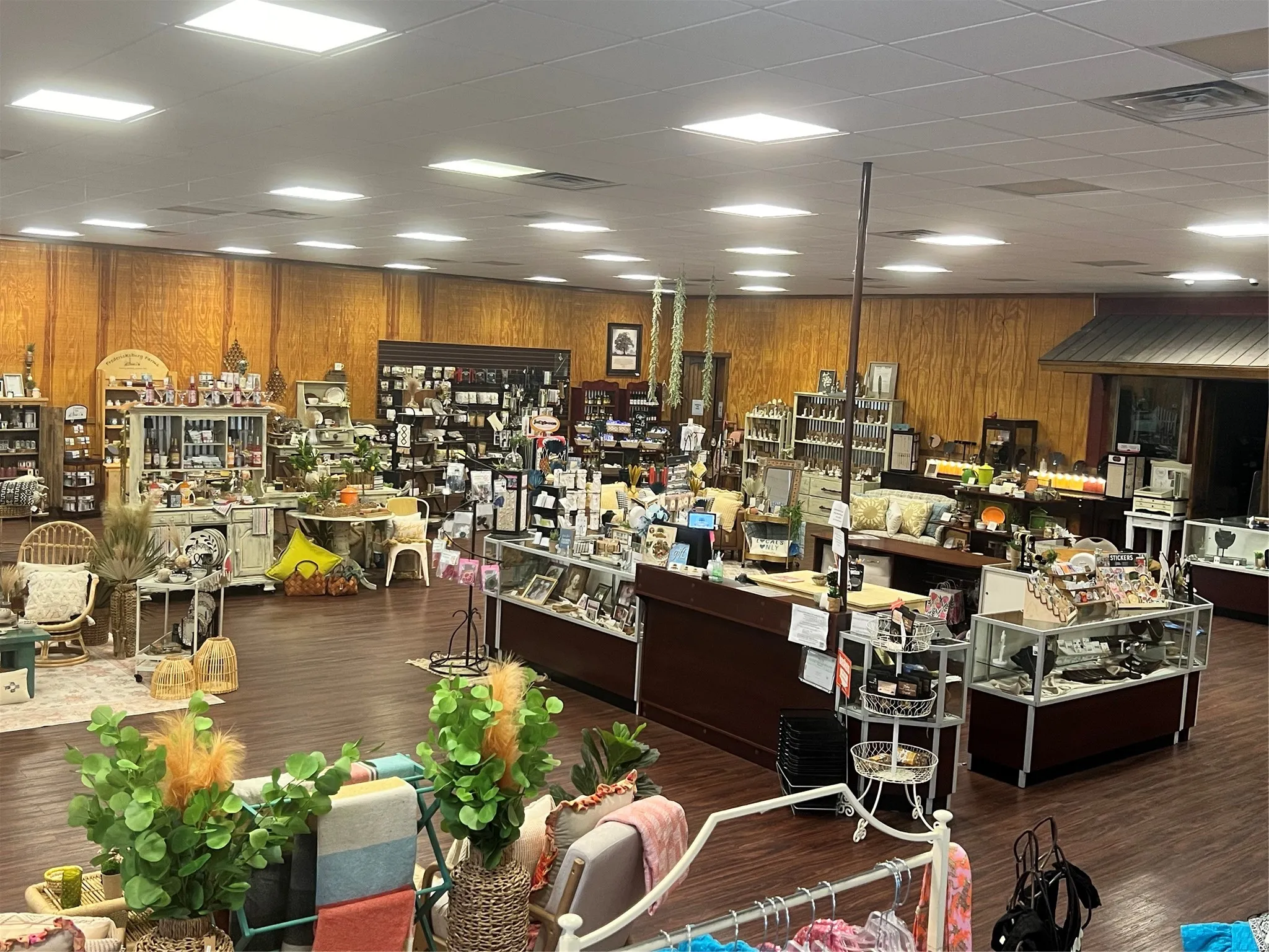 Retail For Sale in Comanche County , 409, 407, 405 E Central Avenue, Comanche, Texas 76442, 0, 0, Garage spaces, 0 Sqft, built in 2014, mls#21322312, Real Estate Agent in Comanche, Homes For Sale in Comanche county, Homes For Sale in Comanche, Realtor in Comanche Texas, Real Estate Brokerage Independent Realty Texas, Luminita Cordes Realtor