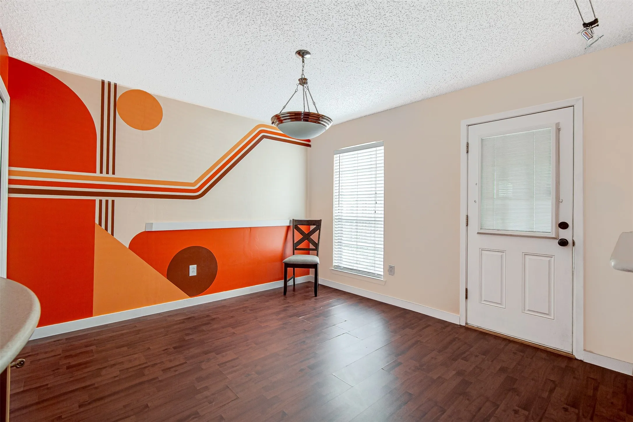 Townhouse For Rent in Tarrant County , 601 St Charles Drive, Arlington, Texas 76013, 2 Bedroom, 3 Bathroom, Garage spaces, 1,320 Sqft, built in 1974, mls#21322380, Real Estate Agent in Arlington, Homes For Rent in Tarrant county, Homes For Rent in Arlington, Realtor in Arlington Texas, Real Estate Brokerage Independent Realty Texas, Luminita Cordes Realtor