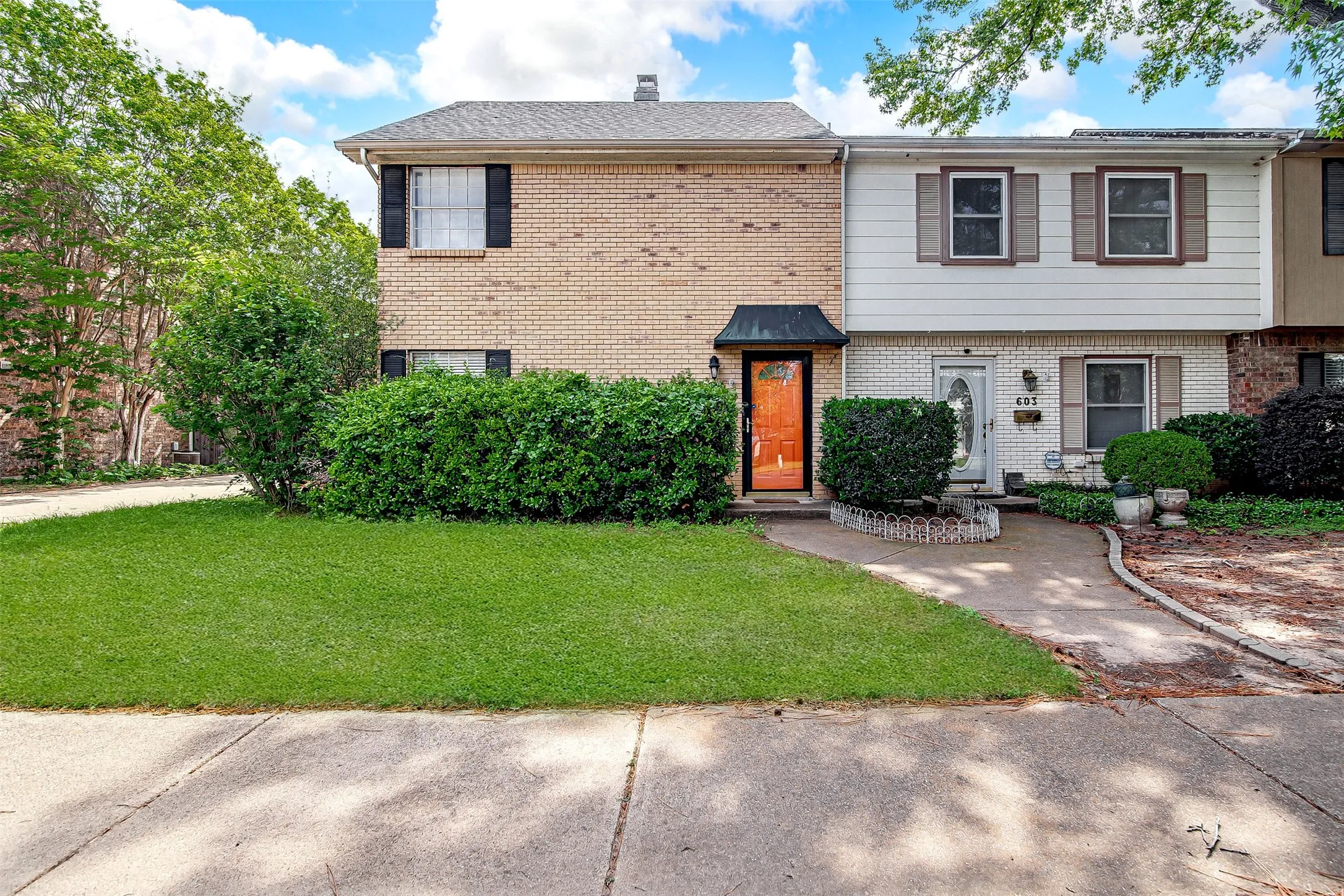 Townhouse For Rent in Tarrant County , 601 St Charles Drive, Arlington, Texas 76013, 2 Bedroom, 3 Bathroom, Garage spaces, 1,320 Sqft, built in 1974, mls#21322380, Real Estate Agent in Arlington, Homes For Rent in Tarrant county, Homes For Rent in Arlington, Realtor in Arlington Texas, Real Estate Brokerage Independent Realty Texas, Luminita Cordes Realtor