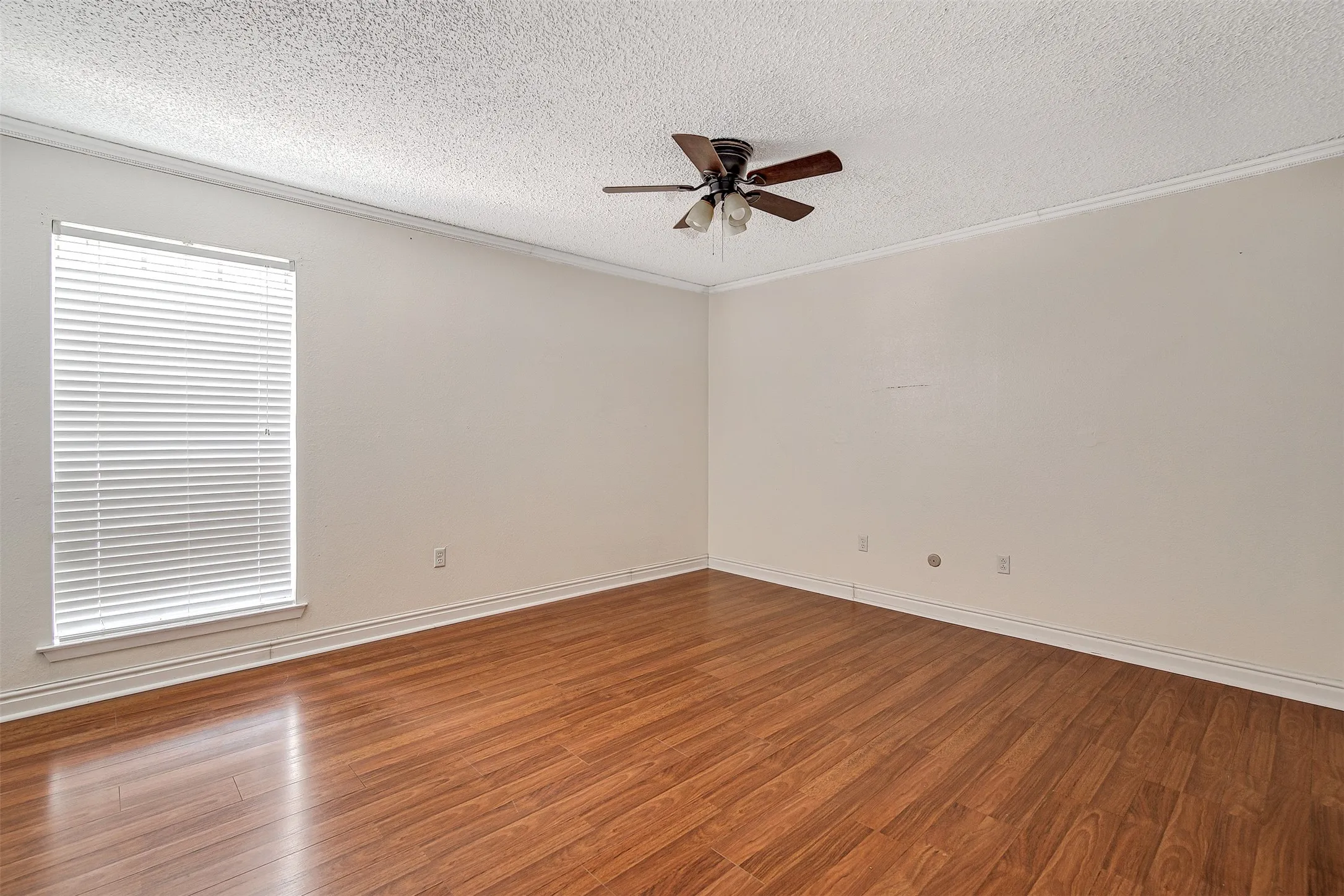 Townhouse For Rent in Tarrant County , 601 St Charles Drive, Arlington, Texas 76013, 2 Bedroom, 3 Bathroom, Garage spaces, 1,320 Sqft, built in 1974, mls#21322380, Real Estate Agent in Arlington, Homes For Rent in Tarrant county, Homes For Rent in Arlington, Realtor in Arlington Texas, Real Estate Brokerage Independent Realty Texas, Luminita Cordes Realtor