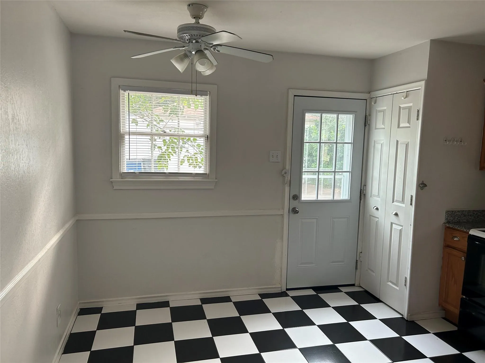 Duplex For Rent in Dallas County , 9428 Forest Hills Boulevard, Dallas, Texas 75218, 2 Bedroom, 1 Bathroom, 1 Garage spaces, 2,242 Sqft, built in 1951, mls#21322368, Real Estate Agent in Dallas, Homes For Rent in Dallas county, Homes For Rent in Dallas, Realtor in Dallas Texas, Real Estate Brokerage Independent Realty Texas, Luminita Cordes Realtor