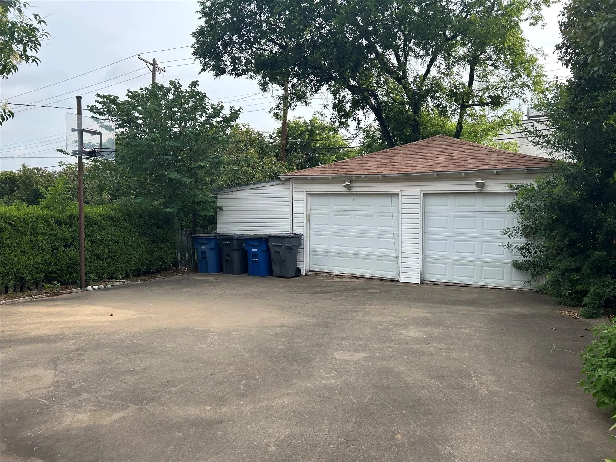 Duplex For Rent in Dallas County , 9428 Forest Hills Boulevard, Dallas, Texas 75218, 2 Bedroom, 1 Bathroom, 1 Garage spaces, 2,242 Sqft, built in 1951, mls#21322368, Real Estate Agent in Dallas, Homes For Rent in Dallas county, Homes For Rent in Dallas, Realtor in Dallas Texas, Real Estate Brokerage Independent Realty Texas, Luminita Cordes Realtor